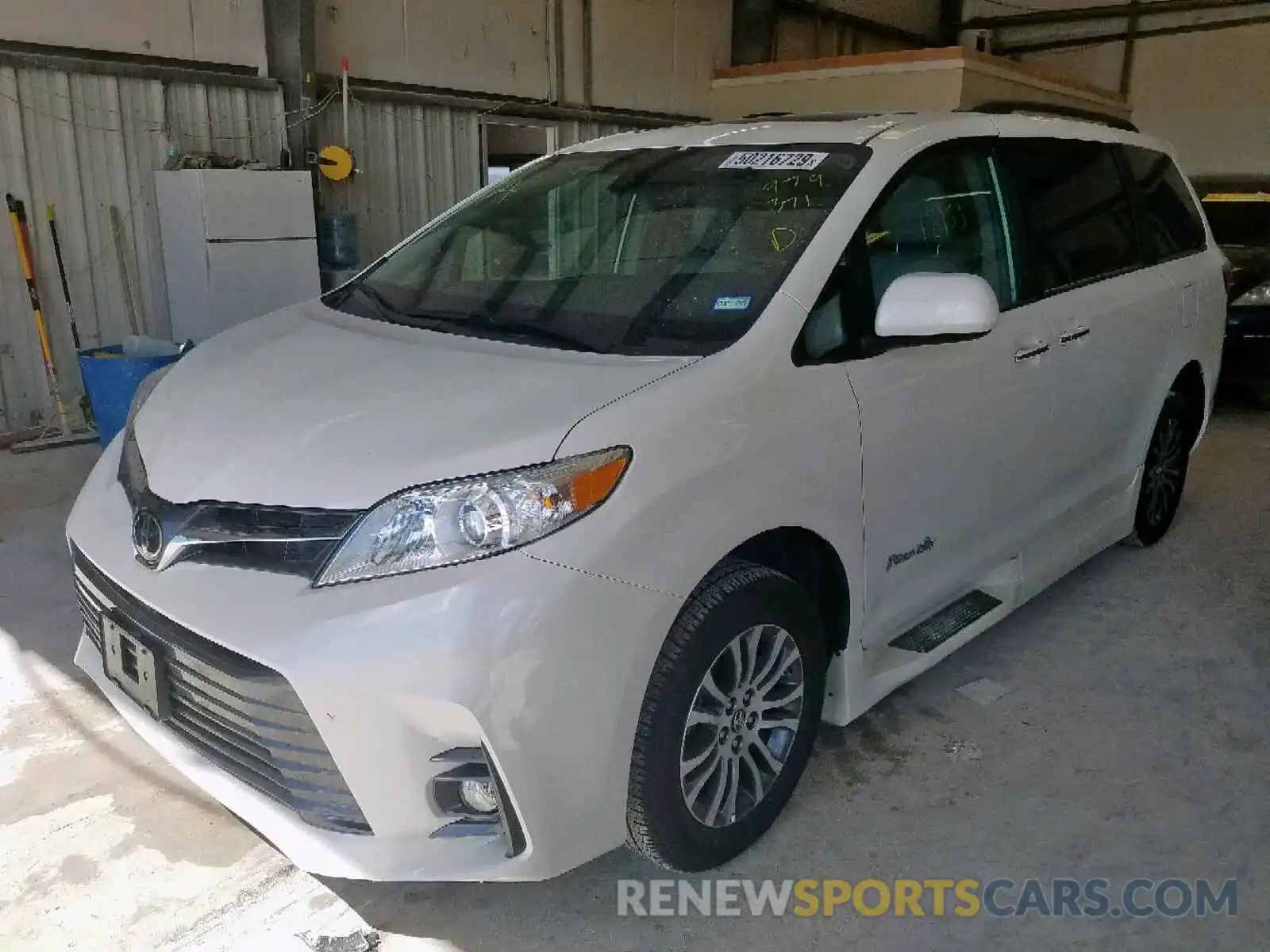 2 Photograph of a damaged car 5TDYZ3DC9KS979371 TOYOTA SIENNA LIM 2019