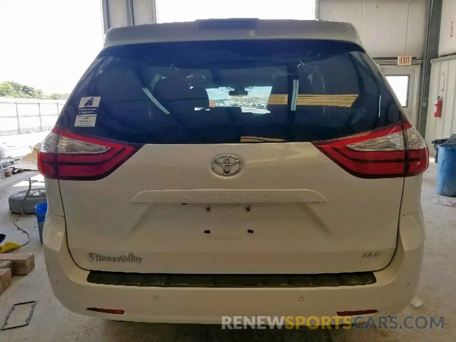 9 Photograph of a damaged car 5TDYZ3DC9KS979371 TOYOTA SIENNA LIM 2019