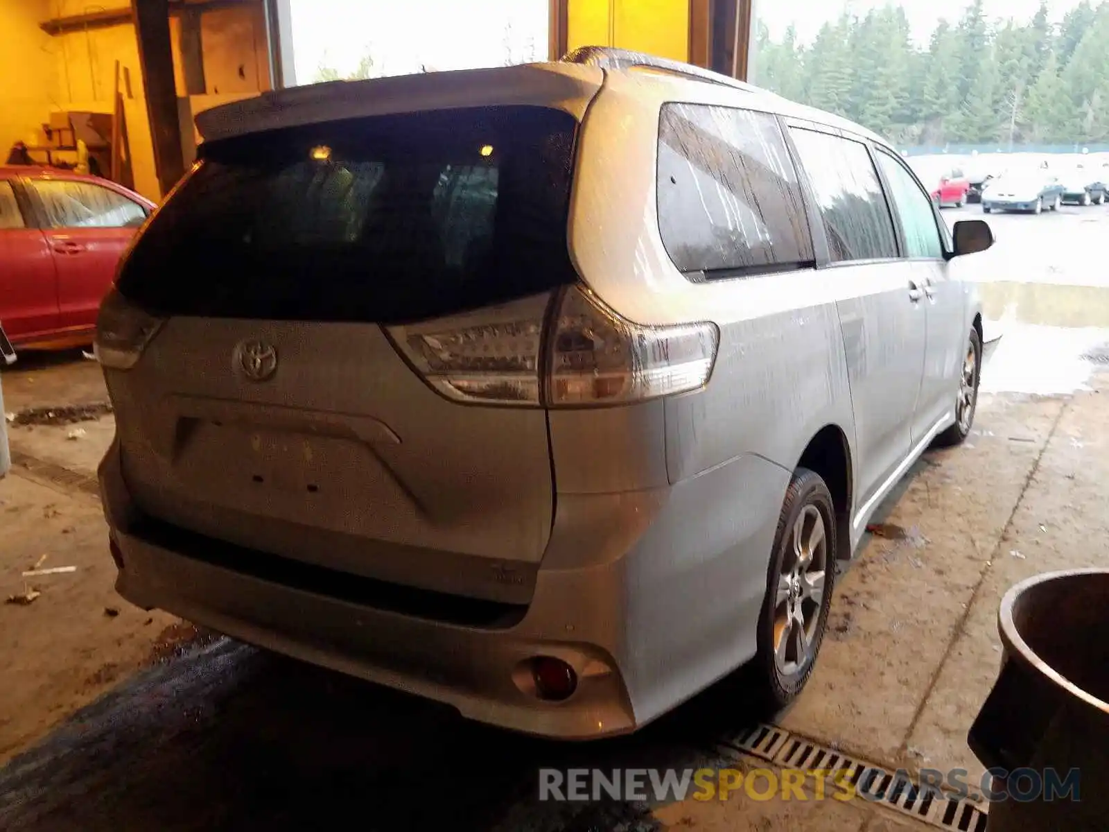 4 Фотография поврежденного автомобиля 5TDEZ3DC3KS218449 TOYOTA SIENNA SE 2019