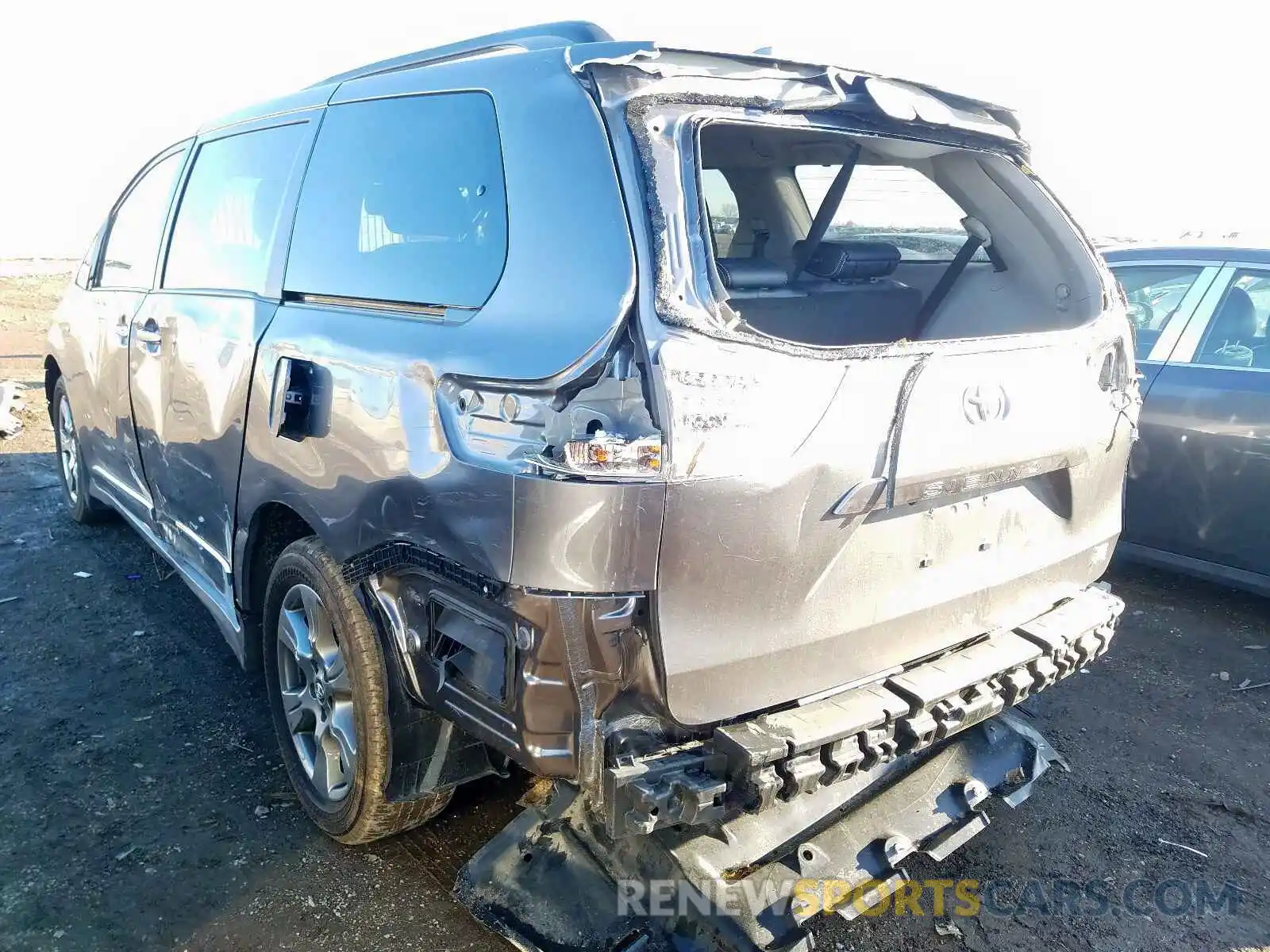 3 Фотография поврежденного автомобиля 5TDEZ3DC4KS212126 TOYOTA SIENNA SE 2019