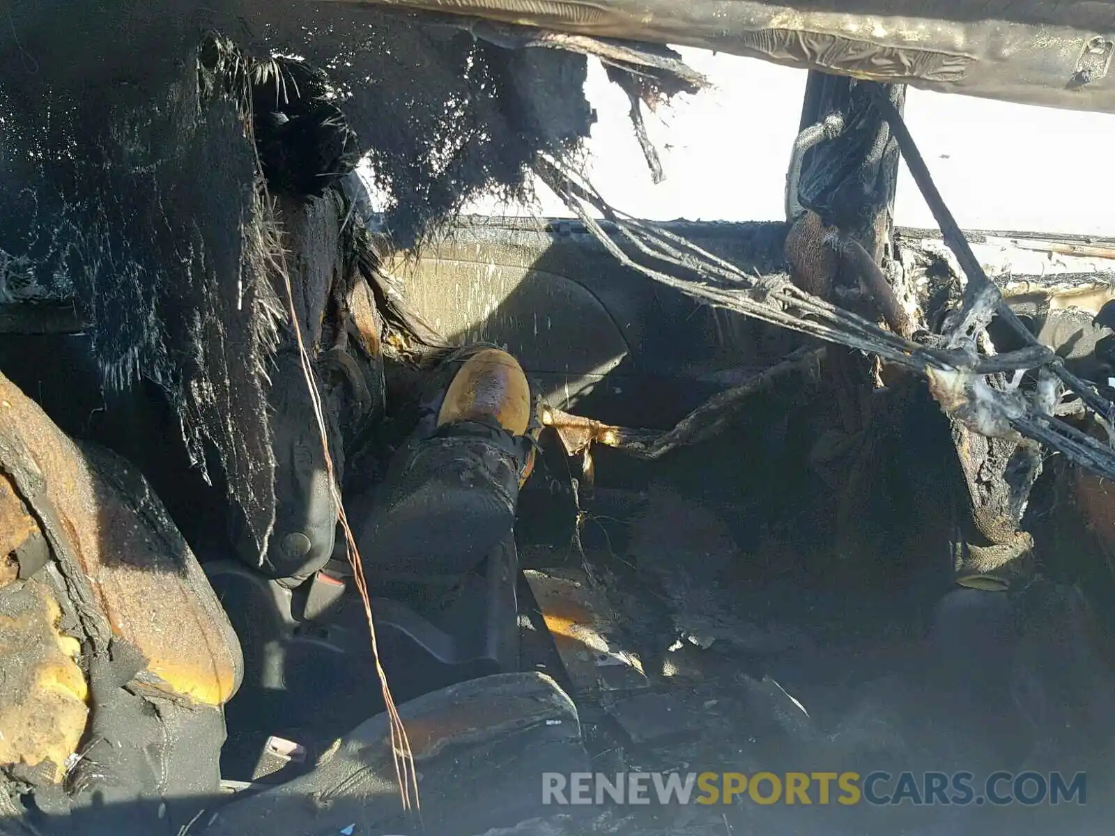6 Photograph of a damaged car 5TDEZ3DCXKS216875 TOYOTA SIENNA SE 2019
