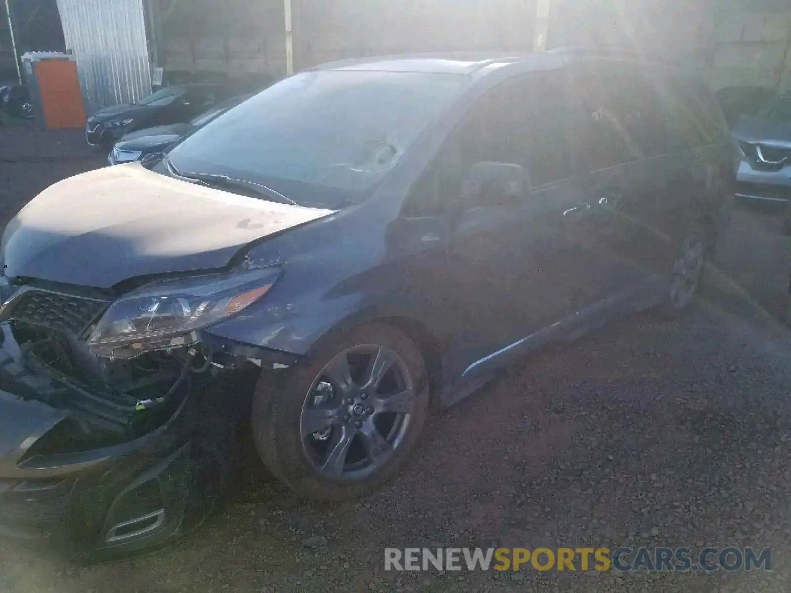 2 Photograph of a damaged car 5TDXZ3DC0KS020727 TOYOTA SIENNA SE 2019