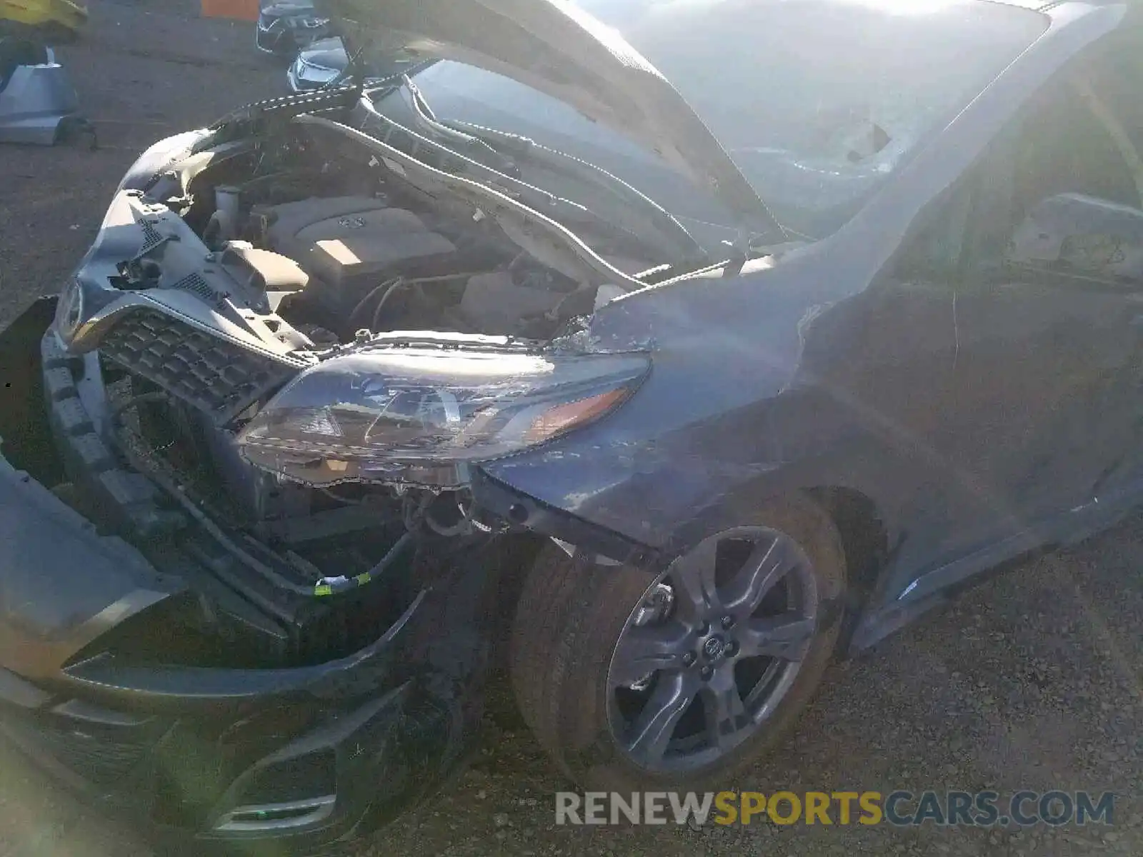 9 Photograph of a damaged car 5TDXZ3DC0KS020727 TOYOTA SIENNA SE 2019