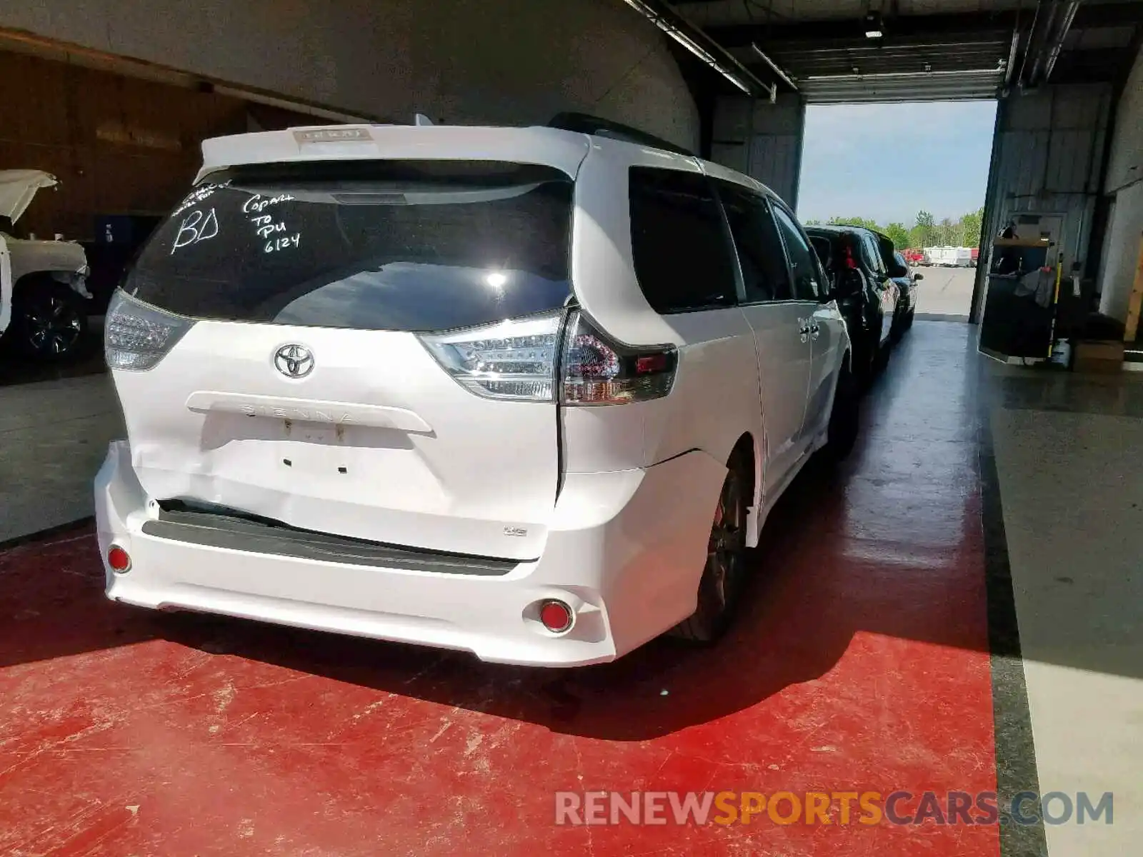 4 Фотография поврежденного автомобиля 5TDXZ3DC0KS978587 TOYOTA SIENNA SE 2019