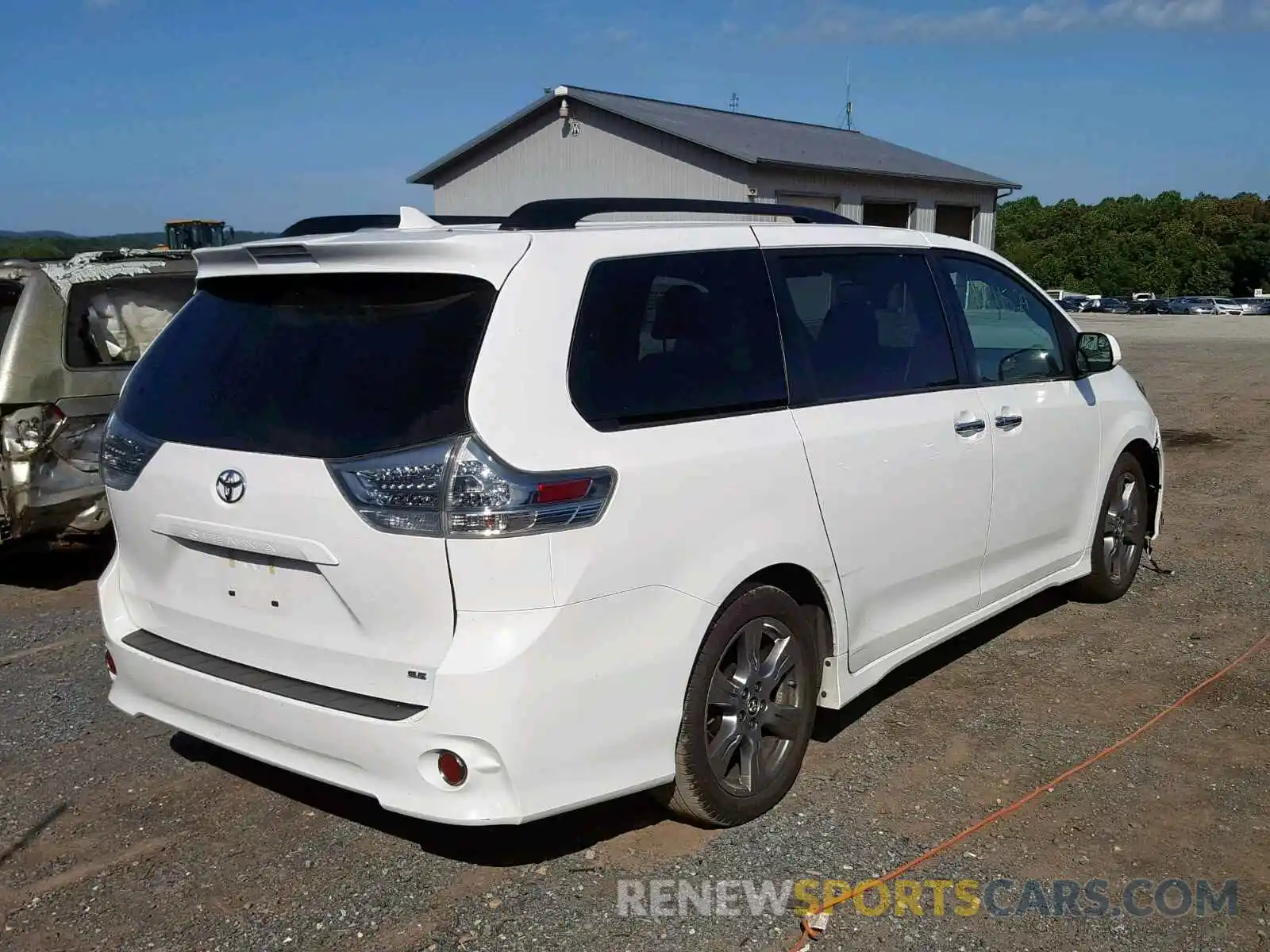 4 Фотография поврежденного автомобиля 5TDXZ3DC1KS984978 TOYOTA SIENNA SE 2019