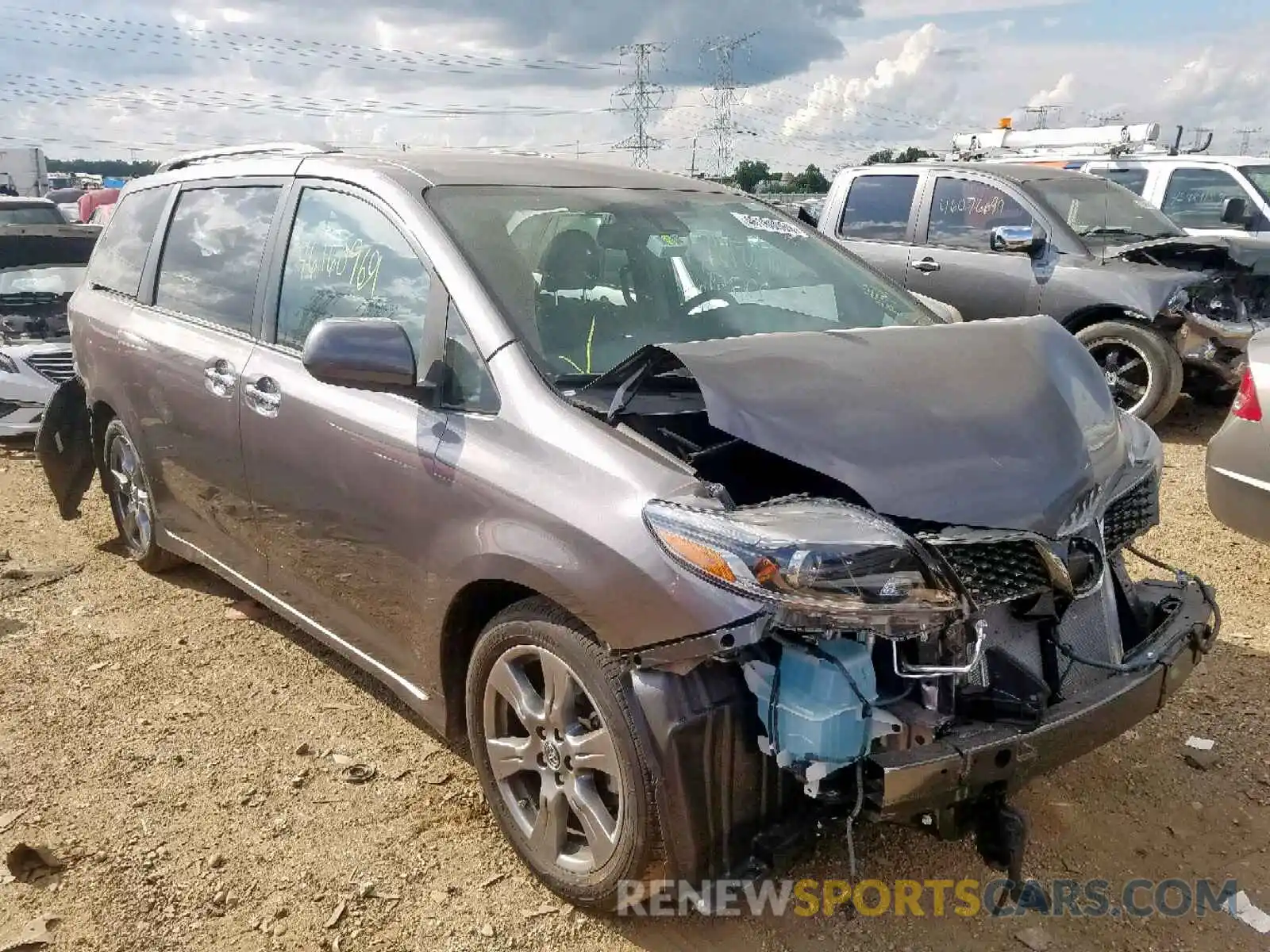 1 Photograph of a damaged car 5TDXZ3DC2KS978459 TOYOTA SIENNA SE 2019