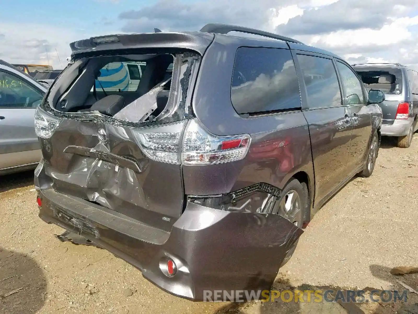 4 Photograph of a damaged car 5TDXZ3DC2KS978459 TOYOTA SIENNA SE 2019