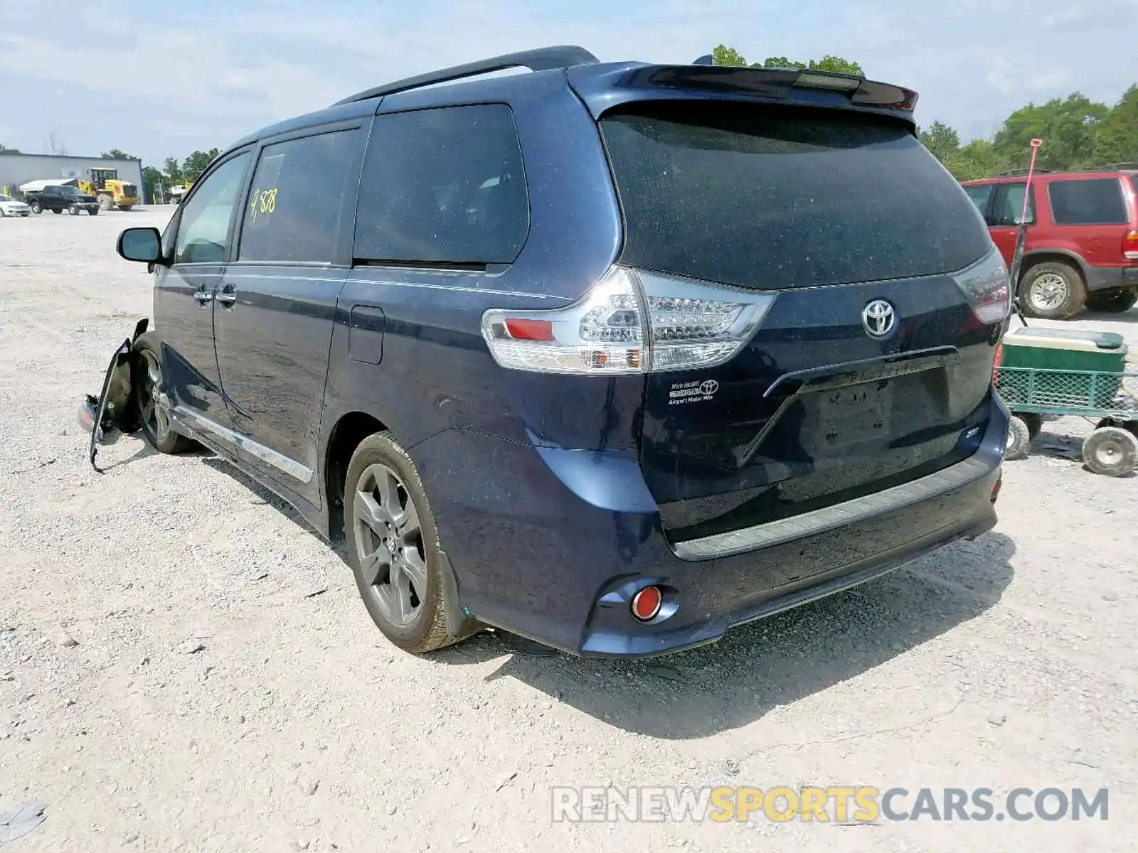 3 Фотография поврежденного автомобиля 5TDXZ3DC4KS002960 TOYOTA SIENNA SE 2019