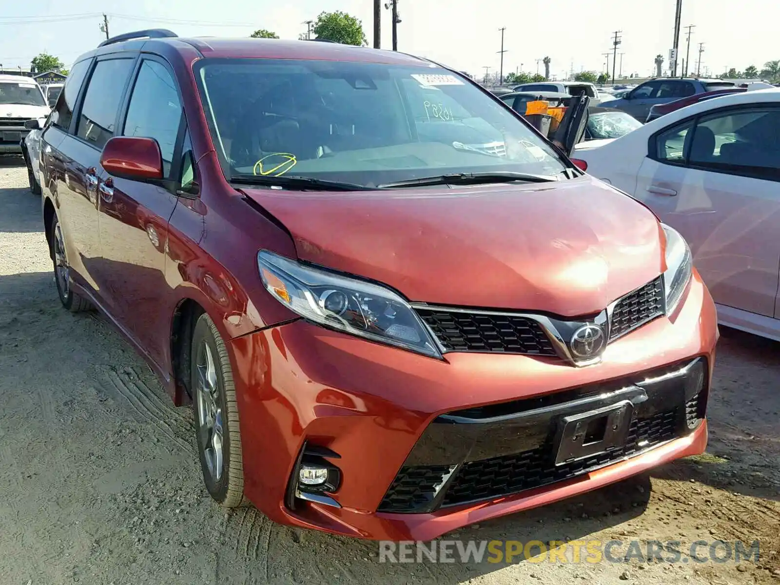 1 Photograph of a damaged car 5TDXZ3DC4KS986658 TOYOTA SIENNA SE 2019