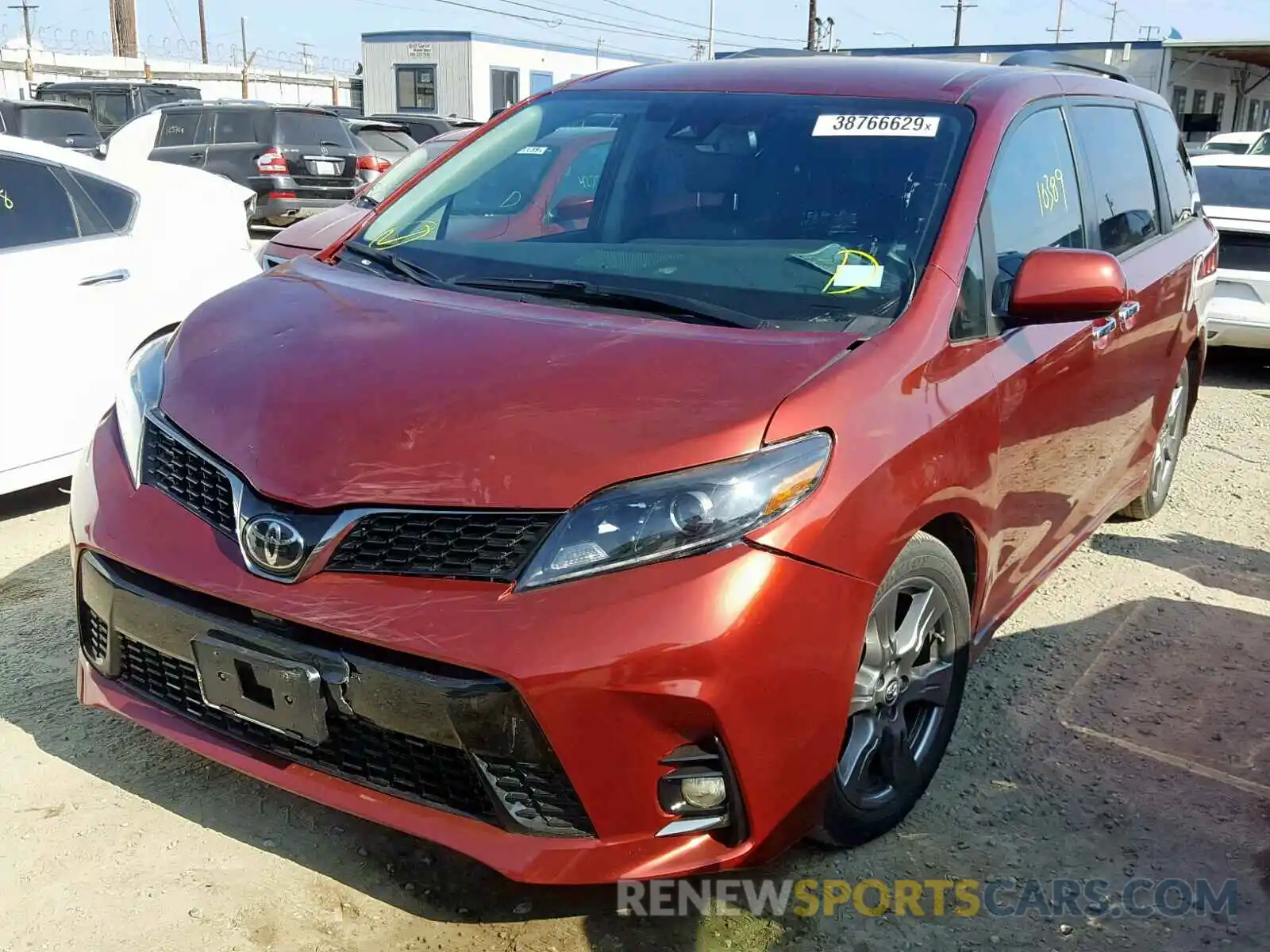 2 Photograph of a damaged car 5TDXZ3DC4KS986658 TOYOTA SIENNA SE 2019