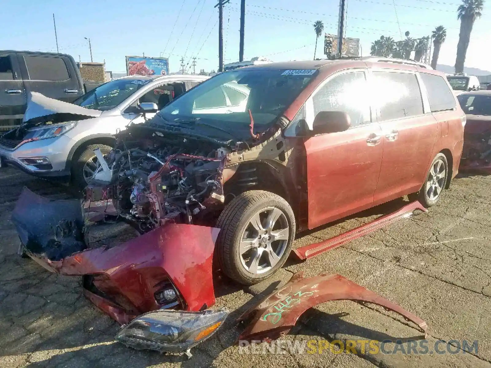 2 Photograph of a damaged car 5TDXZ3DC8KS966395 TOYOTA SIENNA SE 2019