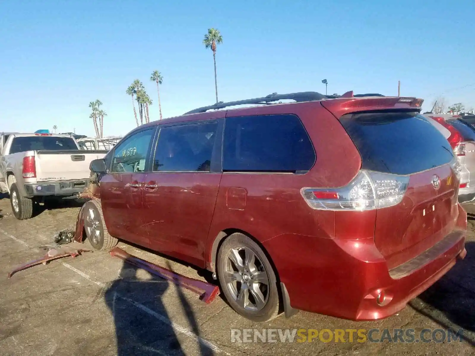 3 Photograph of a damaged car 5TDXZ3DC8KS966395 TOYOTA SIENNA SE 2019