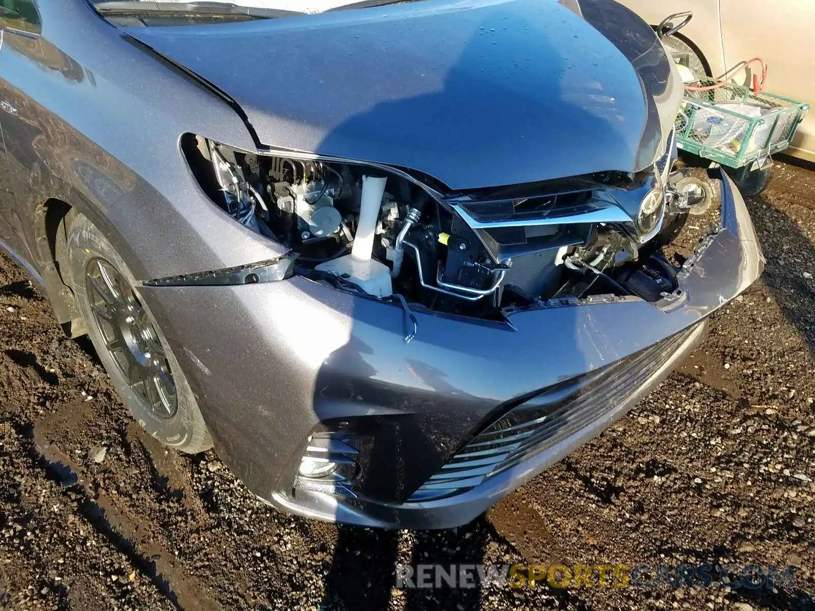 9 Фотография поврежденного автомобиля 5TDDZ3DC1KS225086 TOYOTA SIENNA XLE 2019