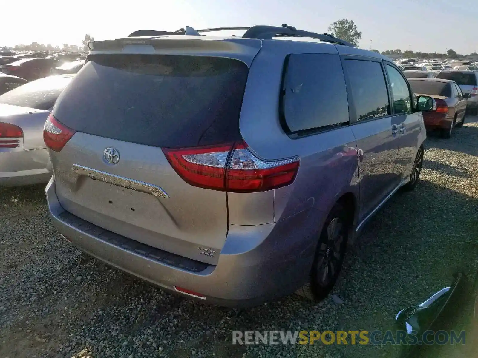 4 Photograph of a damaged car 5TDDZ3DC7KS223035 TOYOTA SIENNA XLE 2019