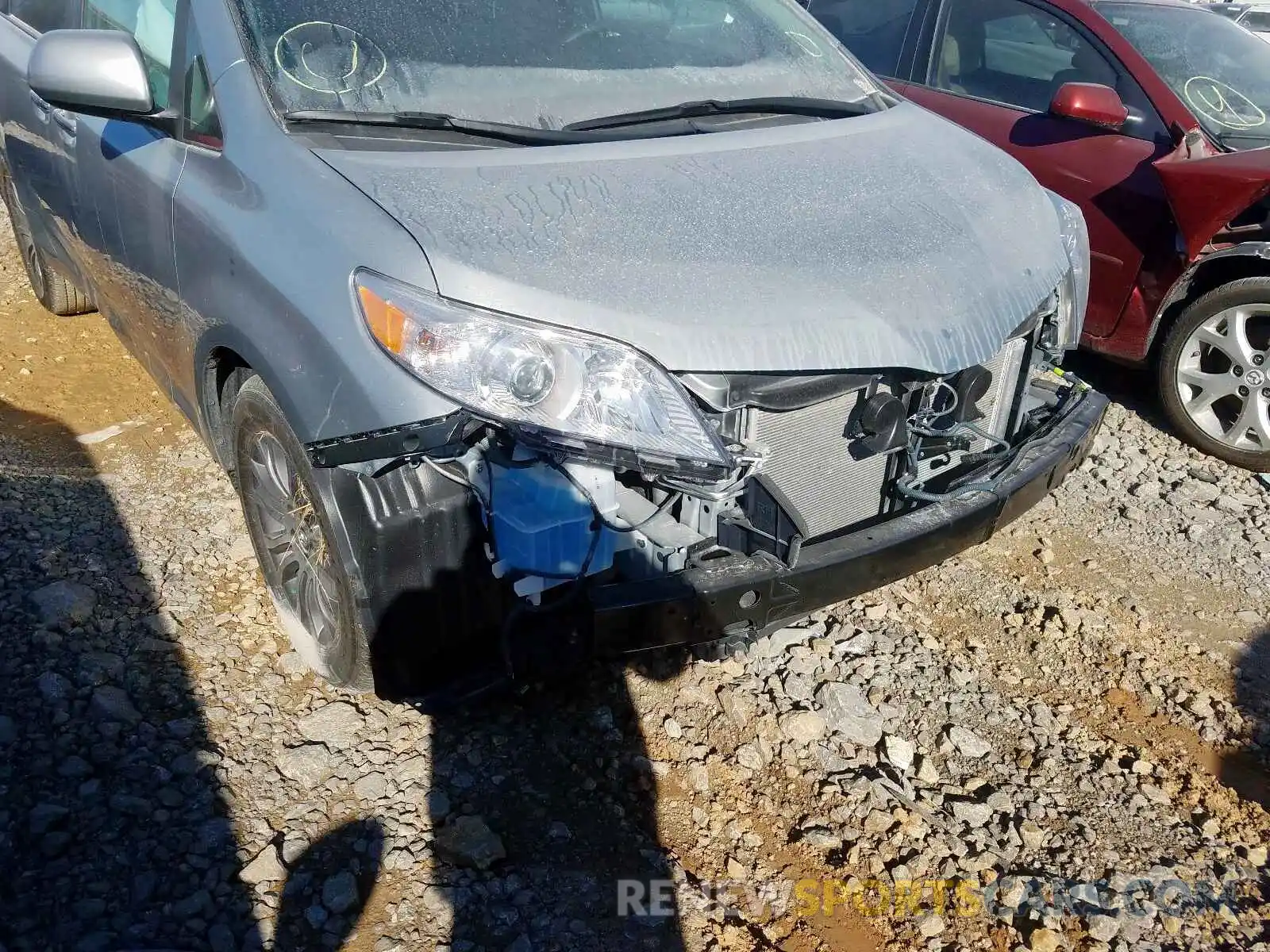 9 Photograph of a damaged car 5TDYZ3DC0KS978948 TOYOTA SIENNA XLE 2019