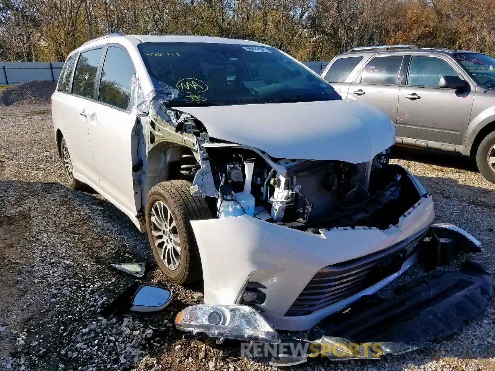 1 Photograph of a damaged car 5TDYZ3DC1KS986718 TOYOTA SIENNA XLE 2019