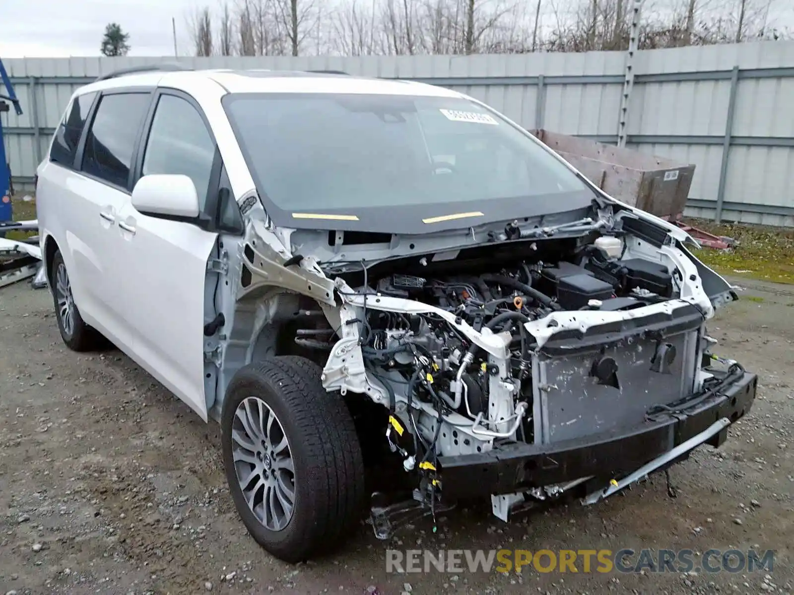 1 Photograph of a damaged car 5TDYZ3DC2KS997985 TOYOTA SIENNA XLE 2019