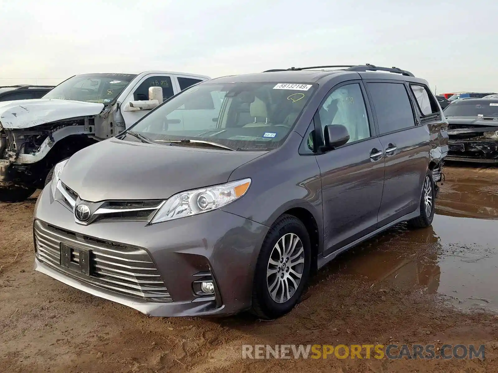 2 Photograph of a damaged car 5TDYZ3DC3KS013792 TOYOTA SIENNA XLE 2019