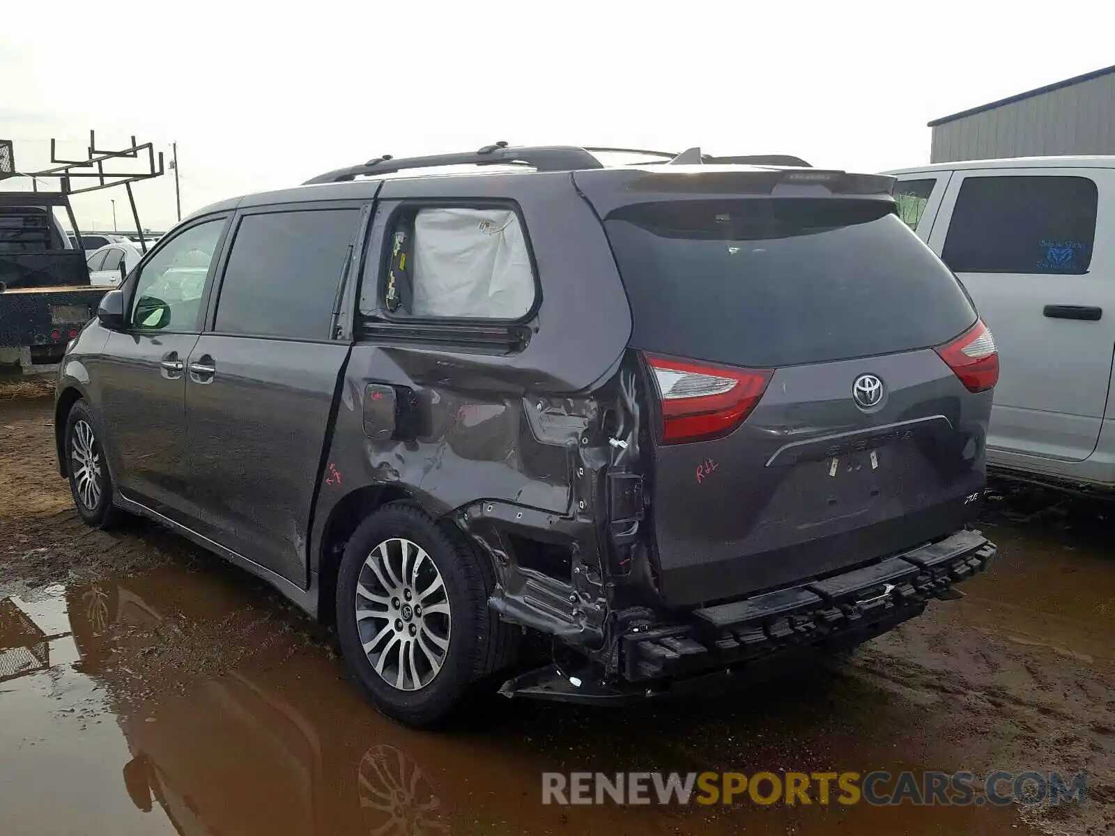 3 Photograph of a damaged car 5TDYZ3DC3KS013792 TOYOTA SIENNA XLE 2019