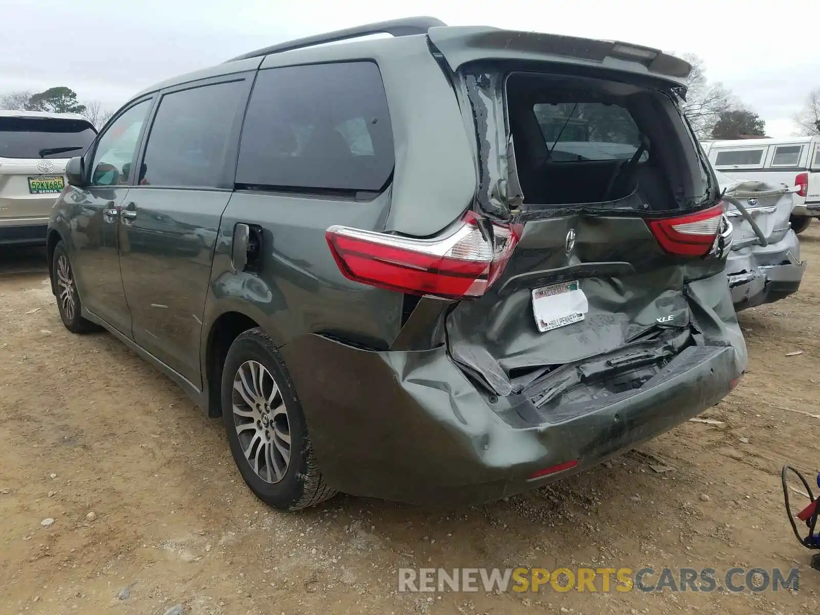 3 Photograph of a damaged car 5TDYZ3DC8KS994024 TOYOTA SIENNA XLE 2019
