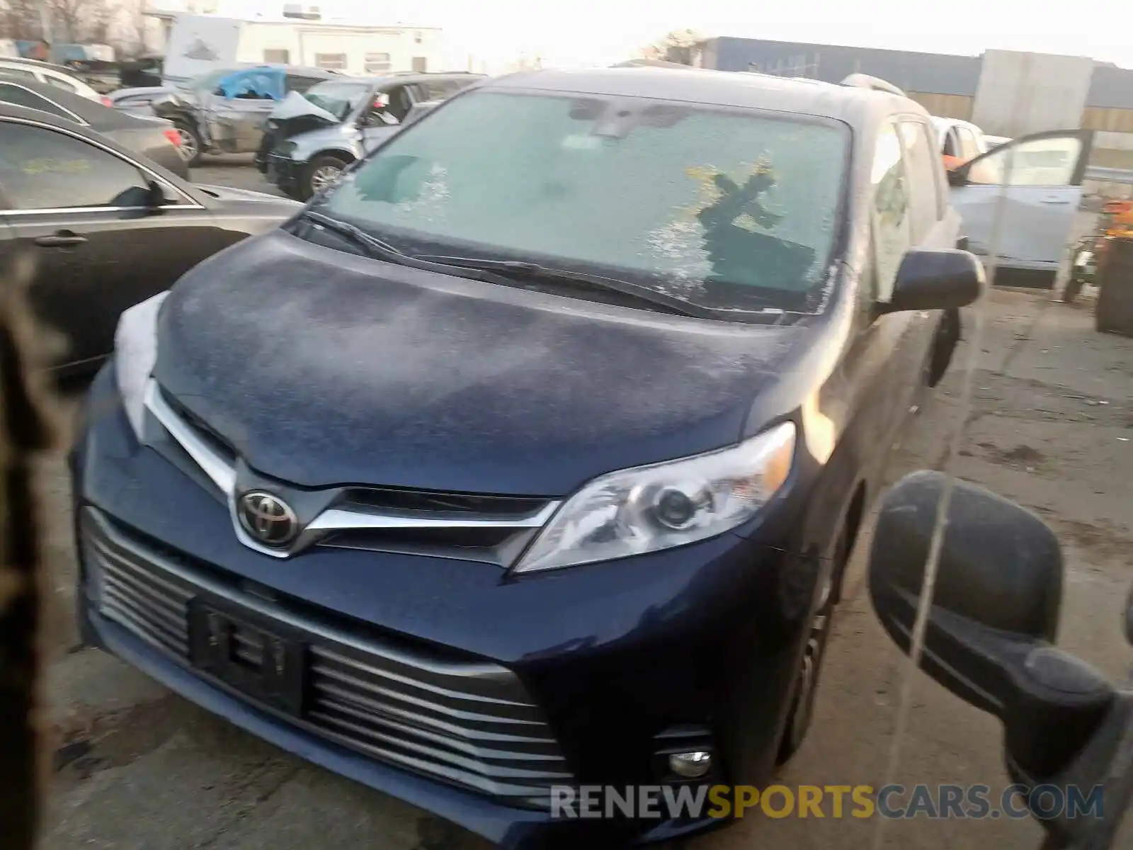 2 Photograph of a damaged car 5TDYZ3DC9KS984621 TOYOTA SIENNA XLE 2019