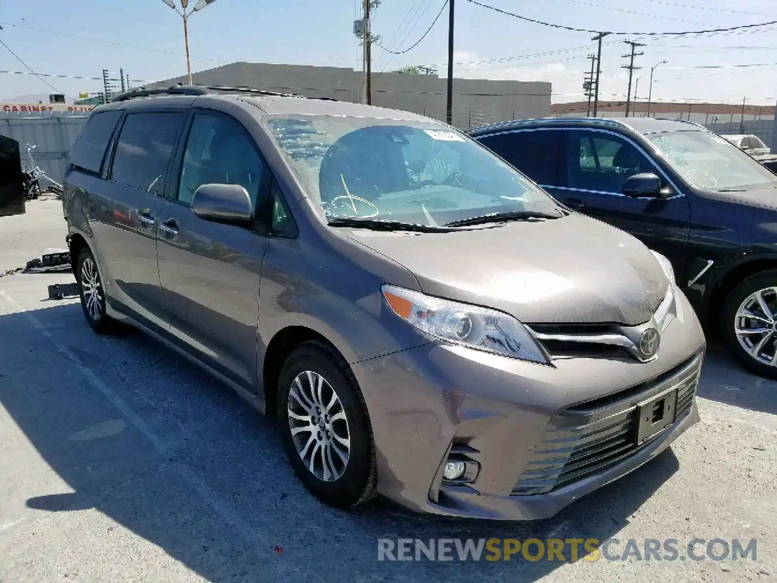 1 Photograph of a damaged car 5TDYZ3DCXKS020030 TOYOTA SIENNA XLE 2019