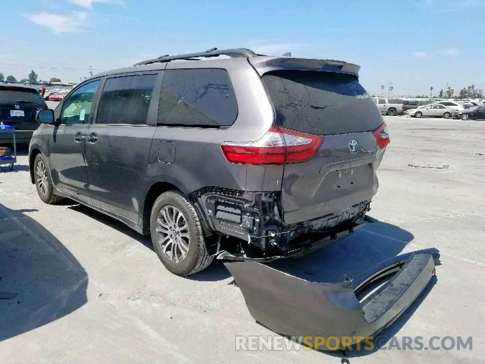 3 Фотография поврежденного автомобиля 5TDYZ3DCXKS020030 TOYOTA SIENNA XLE 2019