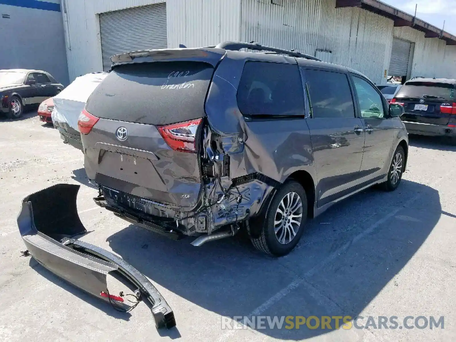 4 Фотография поврежденного автомобиля 5TDYZ3DCXKS020030 TOYOTA SIENNA XLE 2019