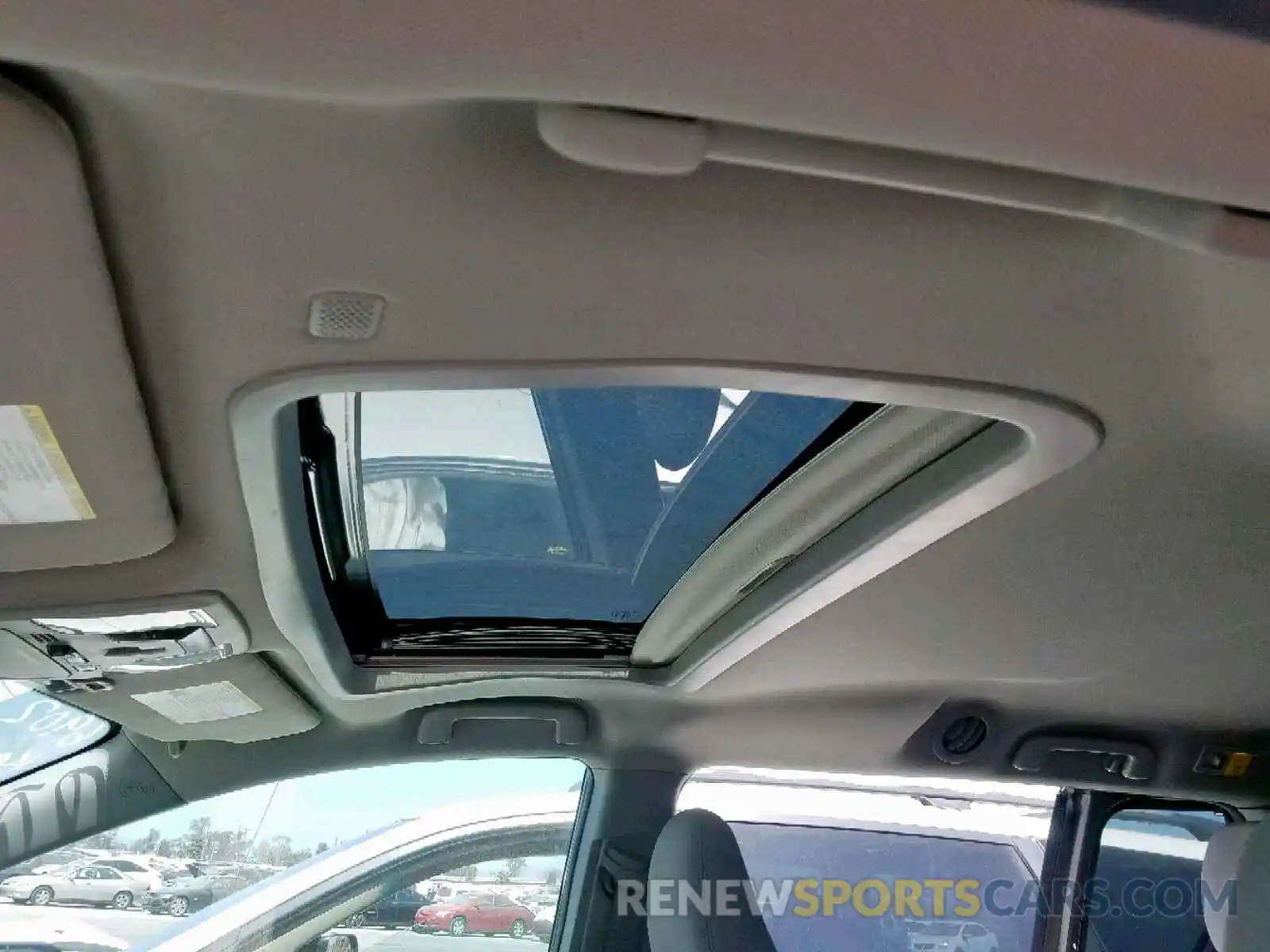 9 Photograph of a damaged car 5TDYZ3DCXKS020030 TOYOTA SIENNA XLE 2019