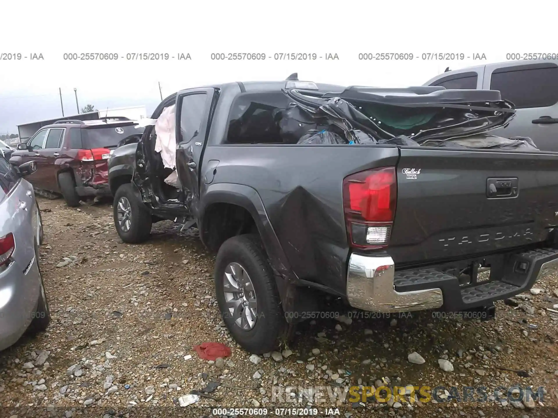 3 Photograph of a damaged car 3TMAZ5CN0KM079300 TOYOTA TACOMA 2019