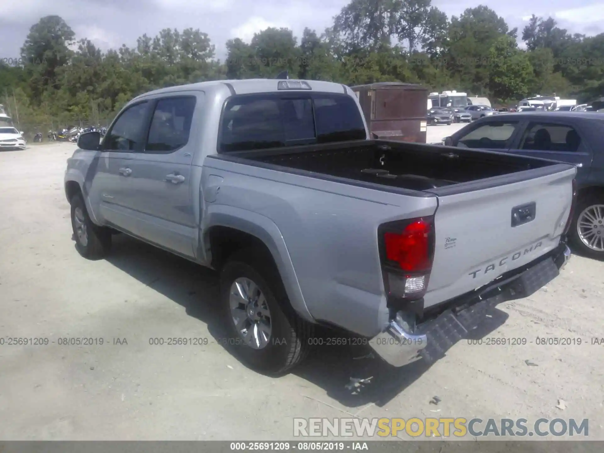 3 Photograph of a damaged car 3TMAZ5CN0KM080821 TOYOTA TACOMA 2019