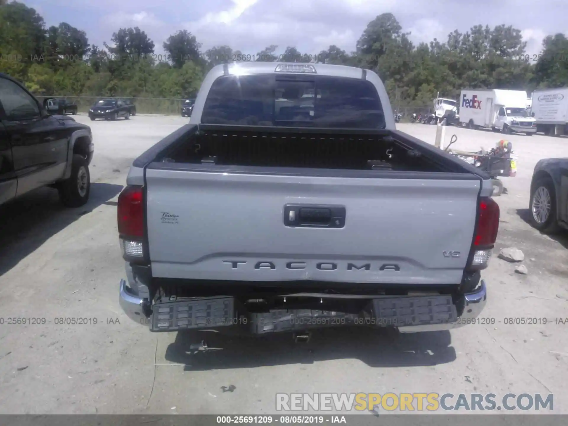 6 Photograph of a damaged car 3TMAZ5CN0KM080821 TOYOTA TACOMA 2019