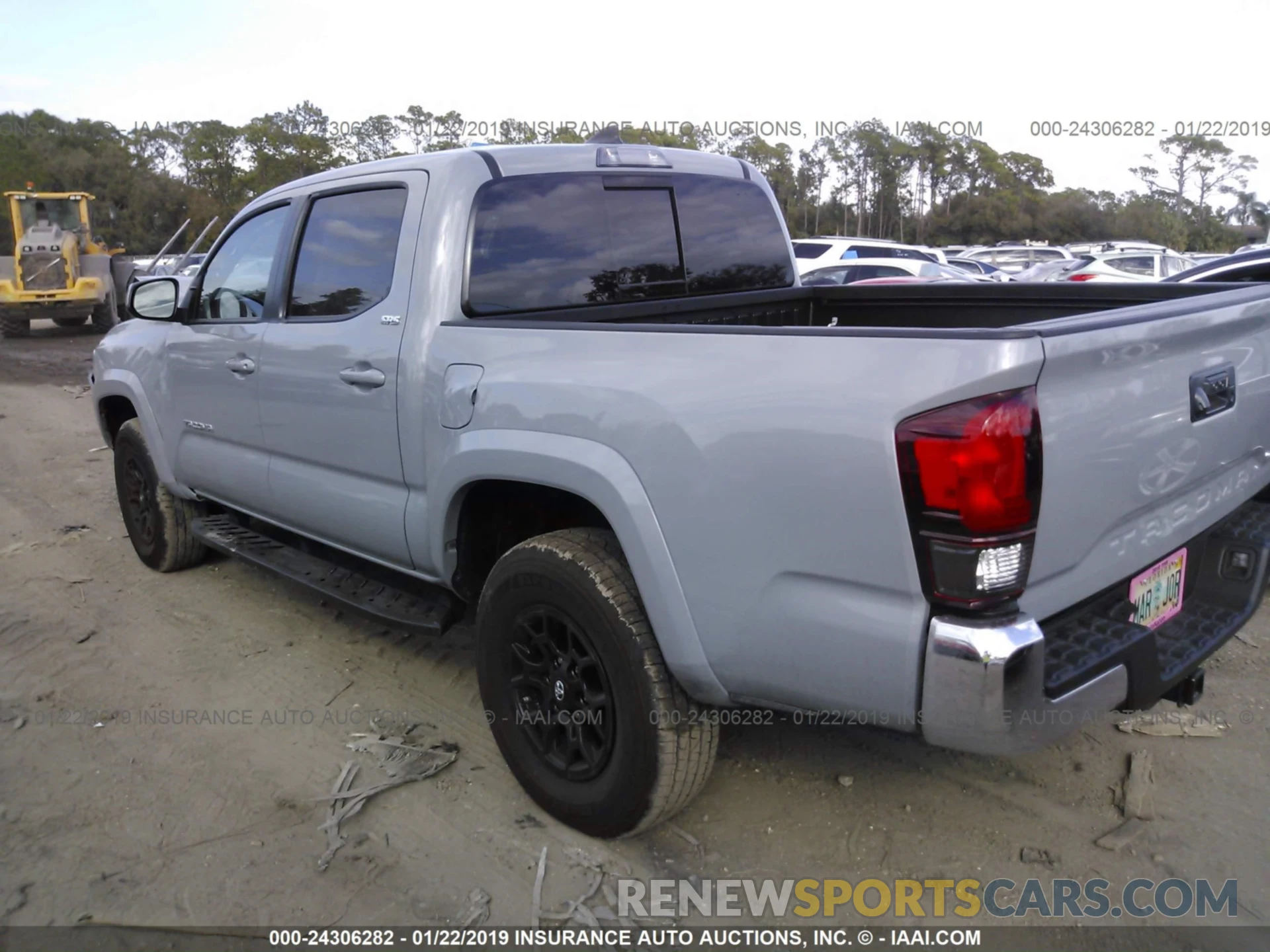 3 Photograph of a damaged car 3TMAZ5CN0KM082133 TOYOTA TACOMA 2019