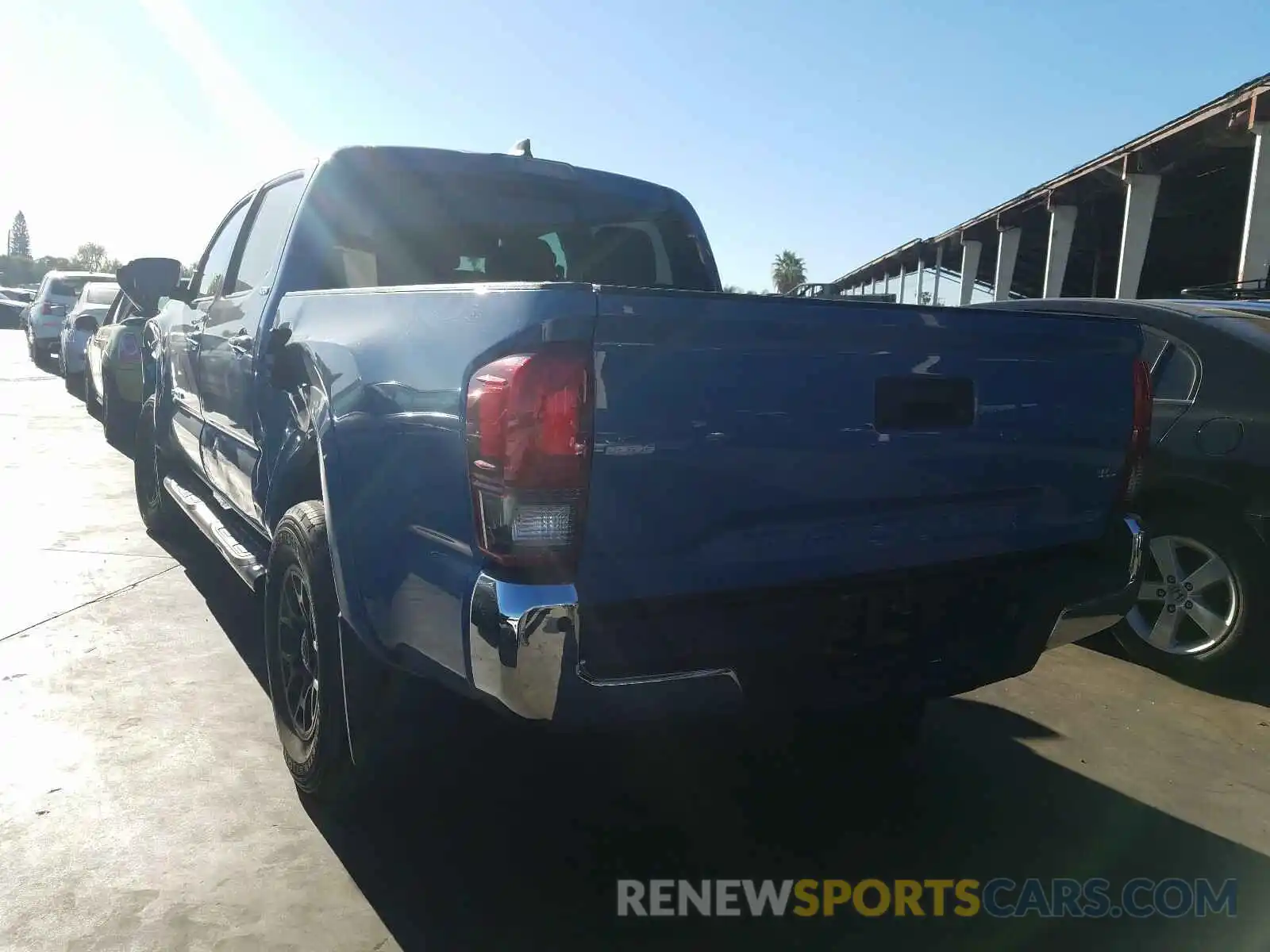 3 Photograph of a damaged car 3TMAZ5CN0KM083752 TOYOTA TACOMA 2019