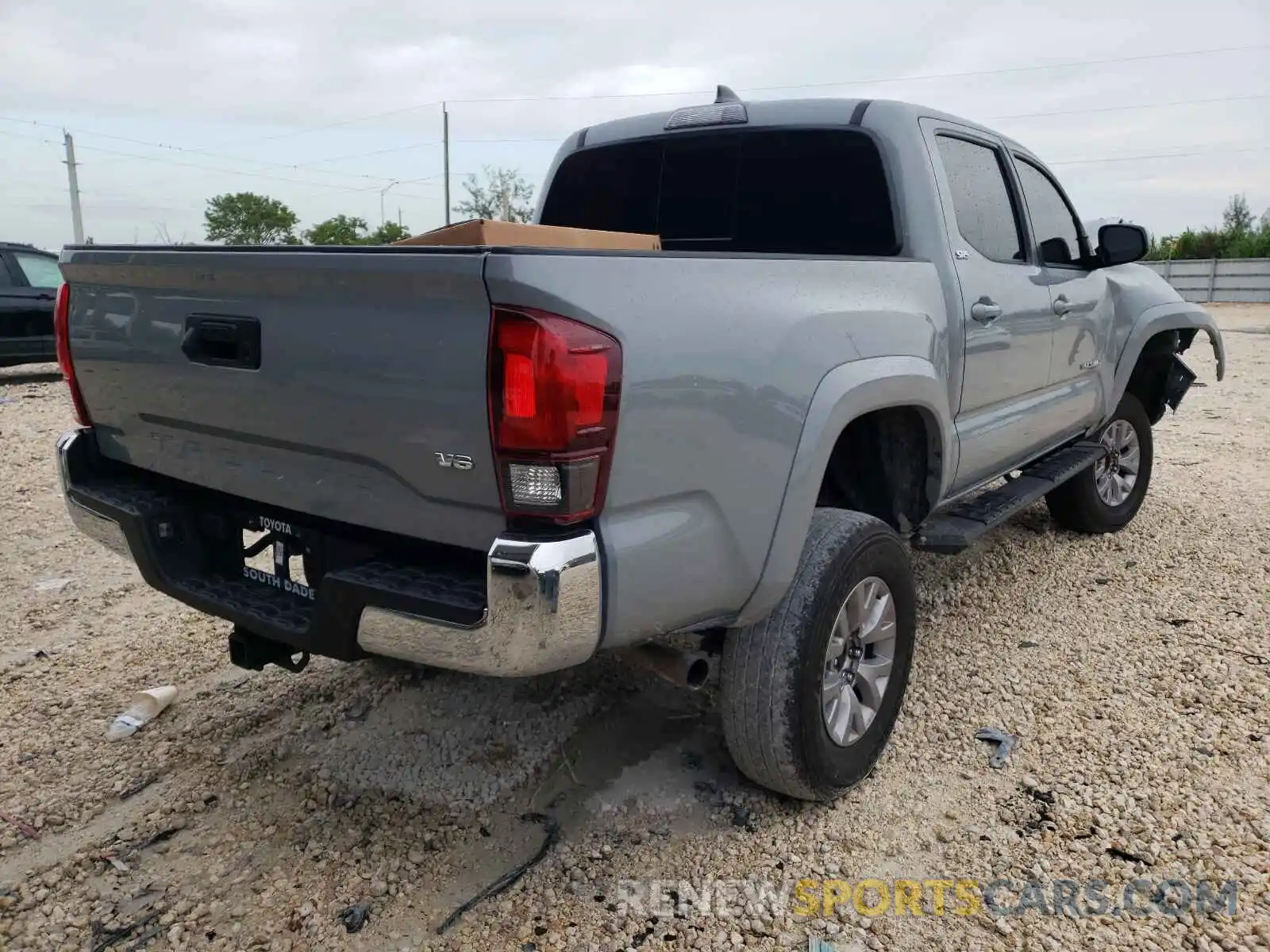 4 Photograph of a damaged car 3TMAZ5CN0KM084268 TOYOTA TACOMA 2019