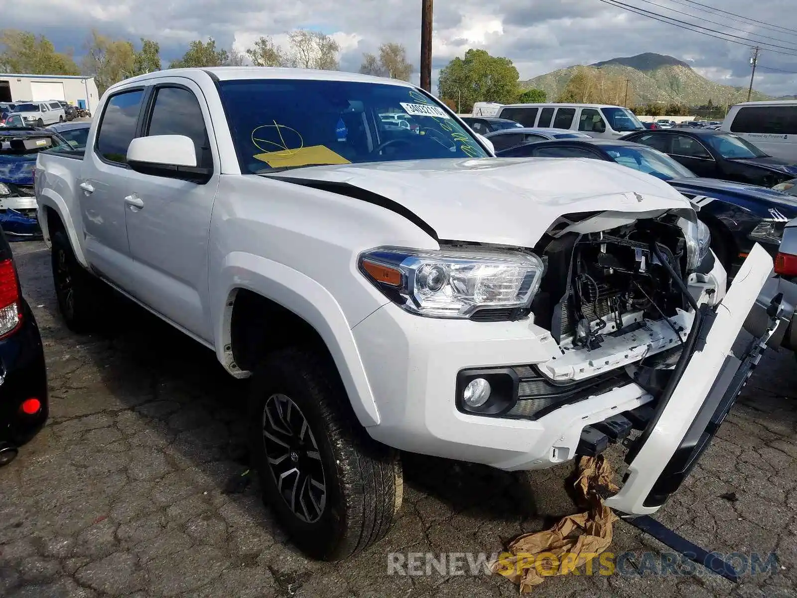 1 Photograph of a damaged car 3TMAZ5CN0KM085128 TOYOTA TACOMA 2019