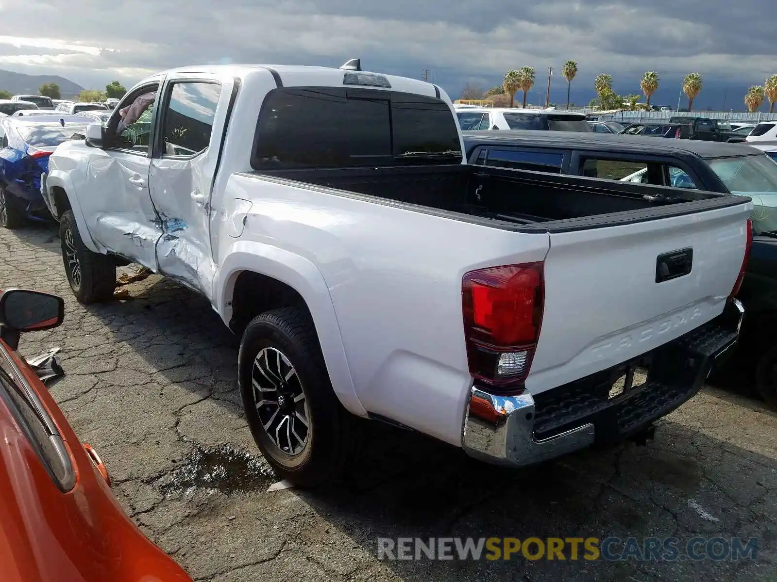 3 Photograph of a damaged car 3TMAZ5CN0KM085128 TOYOTA TACOMA 2019