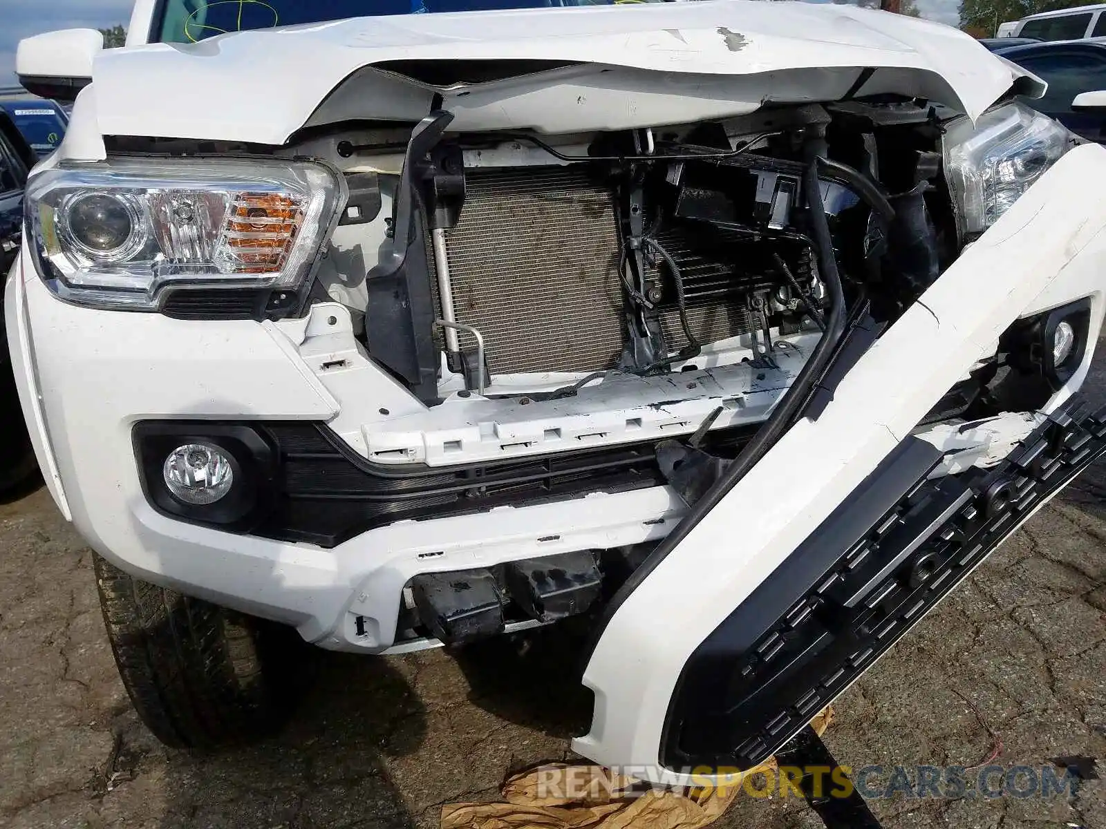 9 Photograph of a damaged car 3TMAZ5CN0KM085128 TOYOTA TACOMA 2019