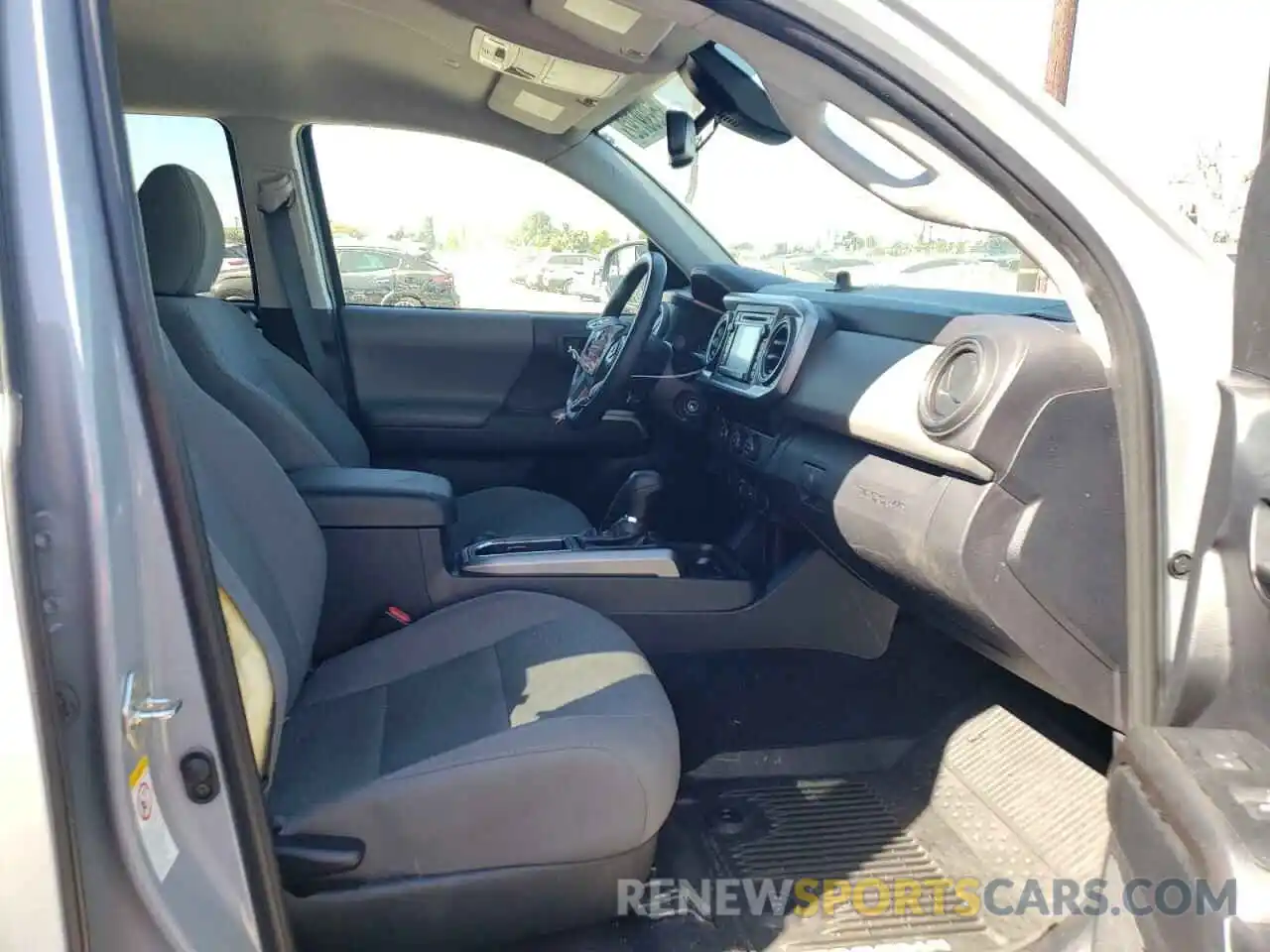 5 Photograph of a damaged car 3TMAZ5CN0KM088949 TOYOTA TACOMA 2019