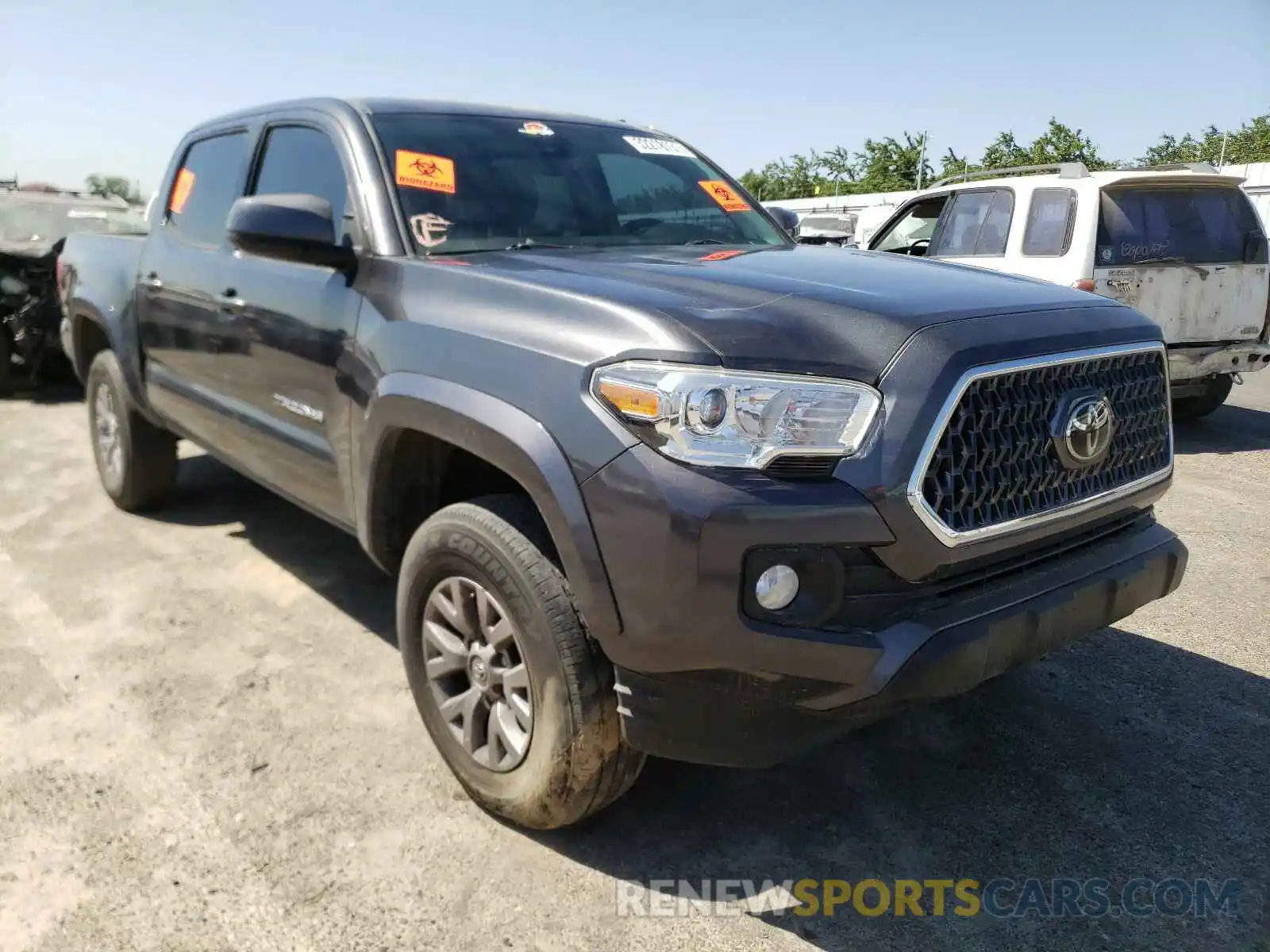 1 Photograph of a damaged car 3TMAZ5CN0KM090961 TOYOTA TACOMA 2019