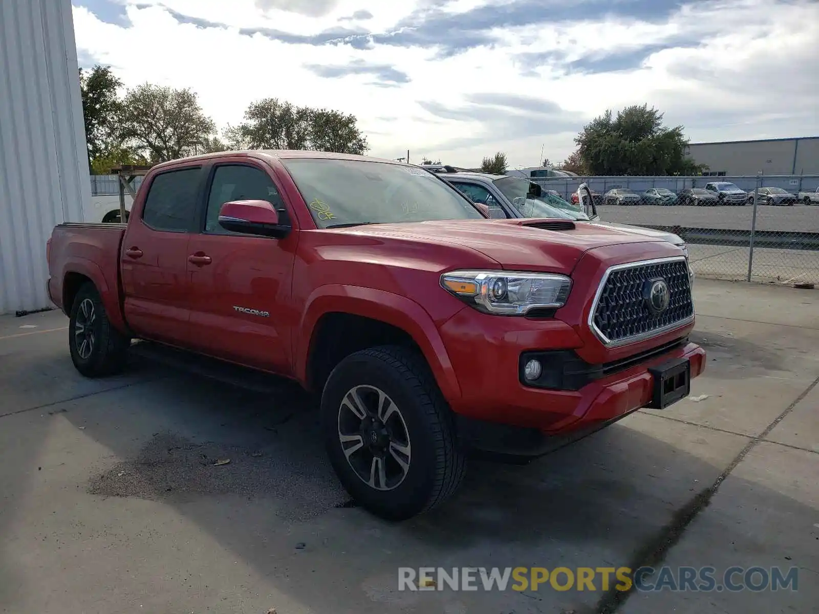 1 Photograph of a damaged car 3TMAZ5CN0KM091303 TOYOTA TACOMA 2019