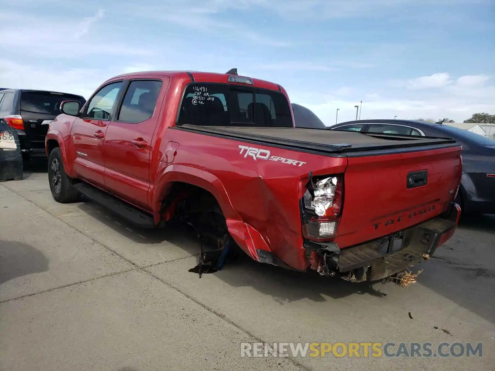 3 Photograph of a damaged car 3TMAZ5CN0KM091303 TOYOTA TACOMA 2019