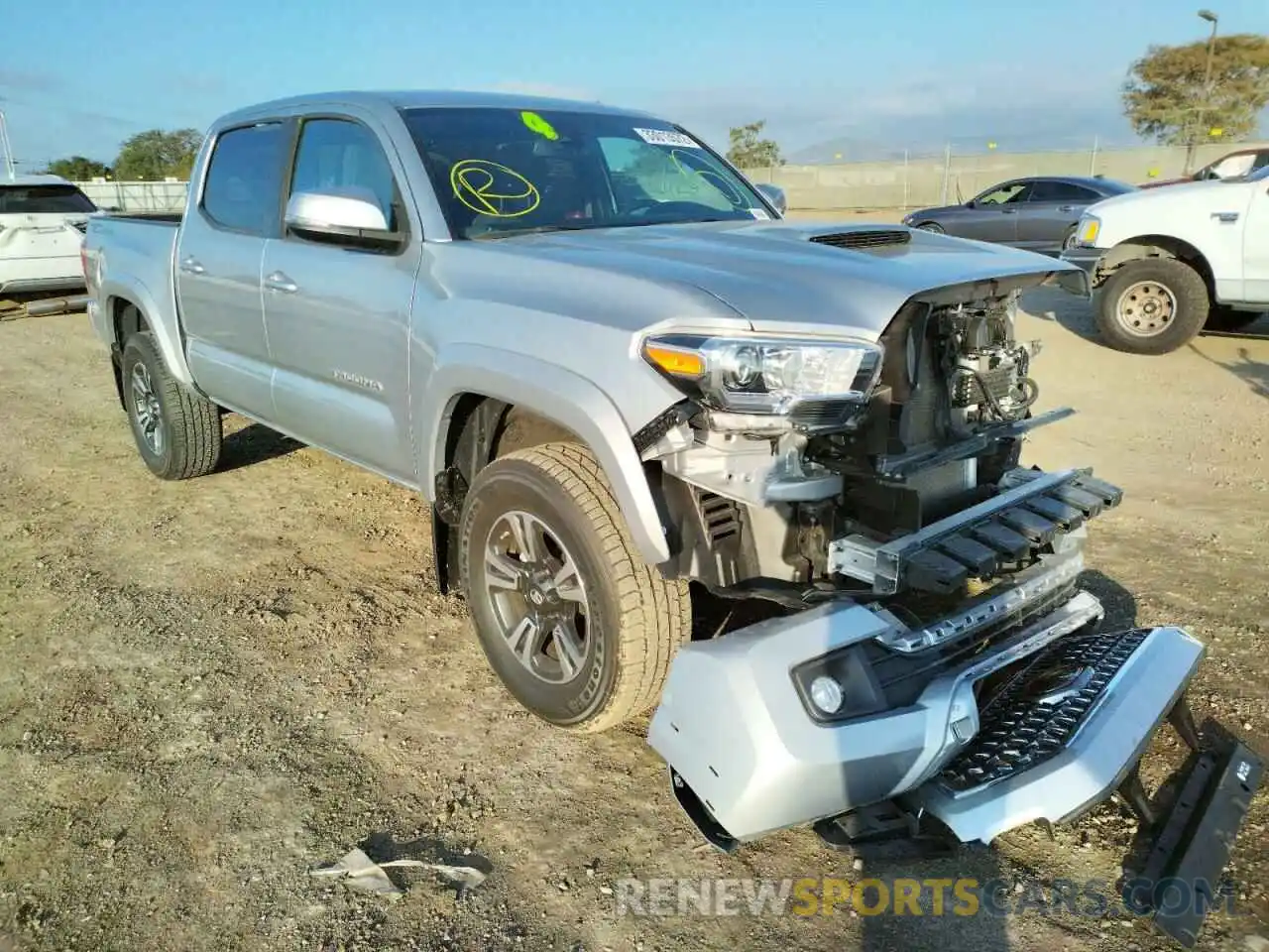 1 Photograph of a damaged car 3TMAZ5CN0KM092497 TOYOTA TACOMA 2019