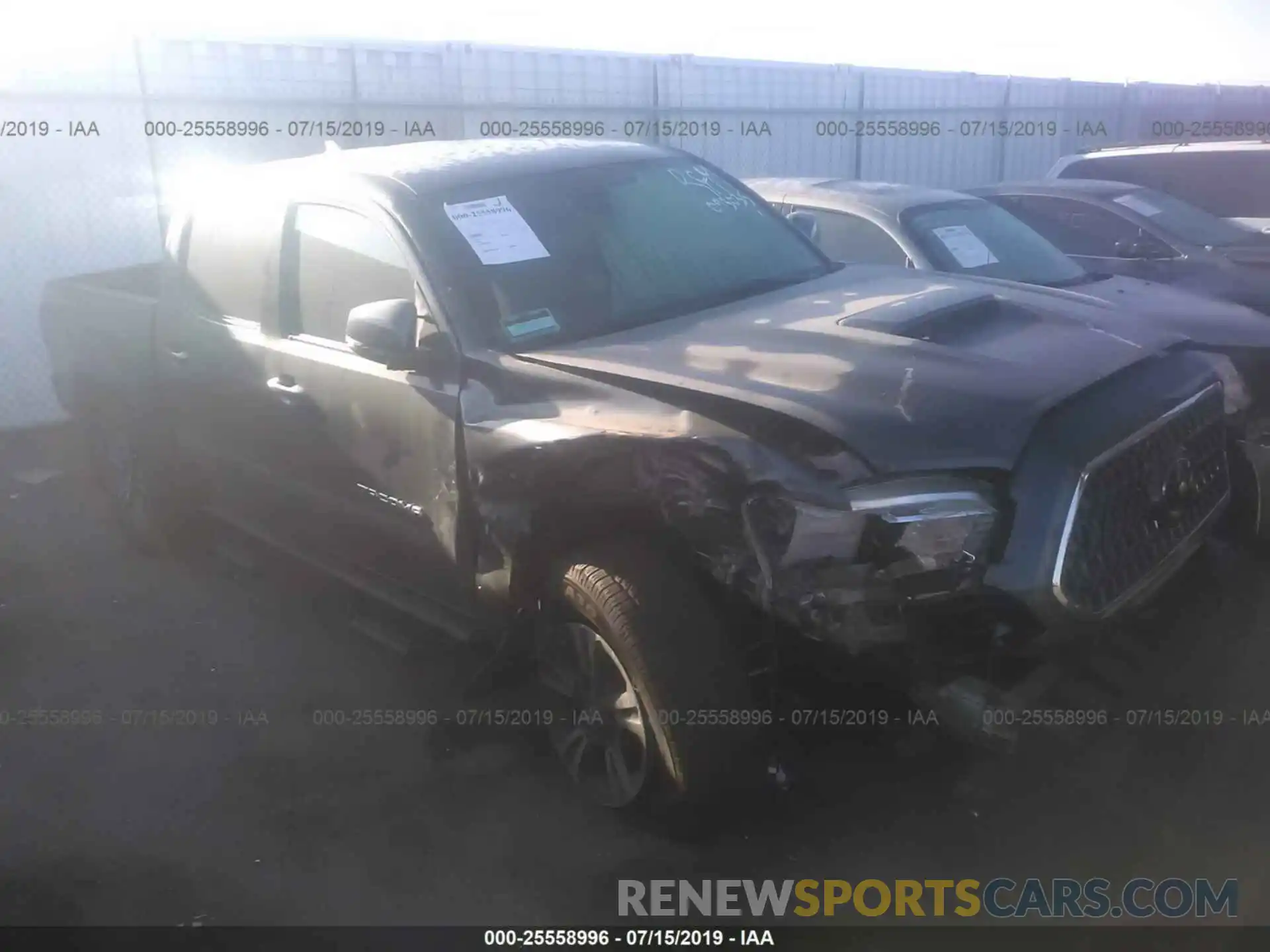 1 Фотография поврежденного автомобиля 3TMAZ5CN0KM093035 TOYOTA TACOMA 2019