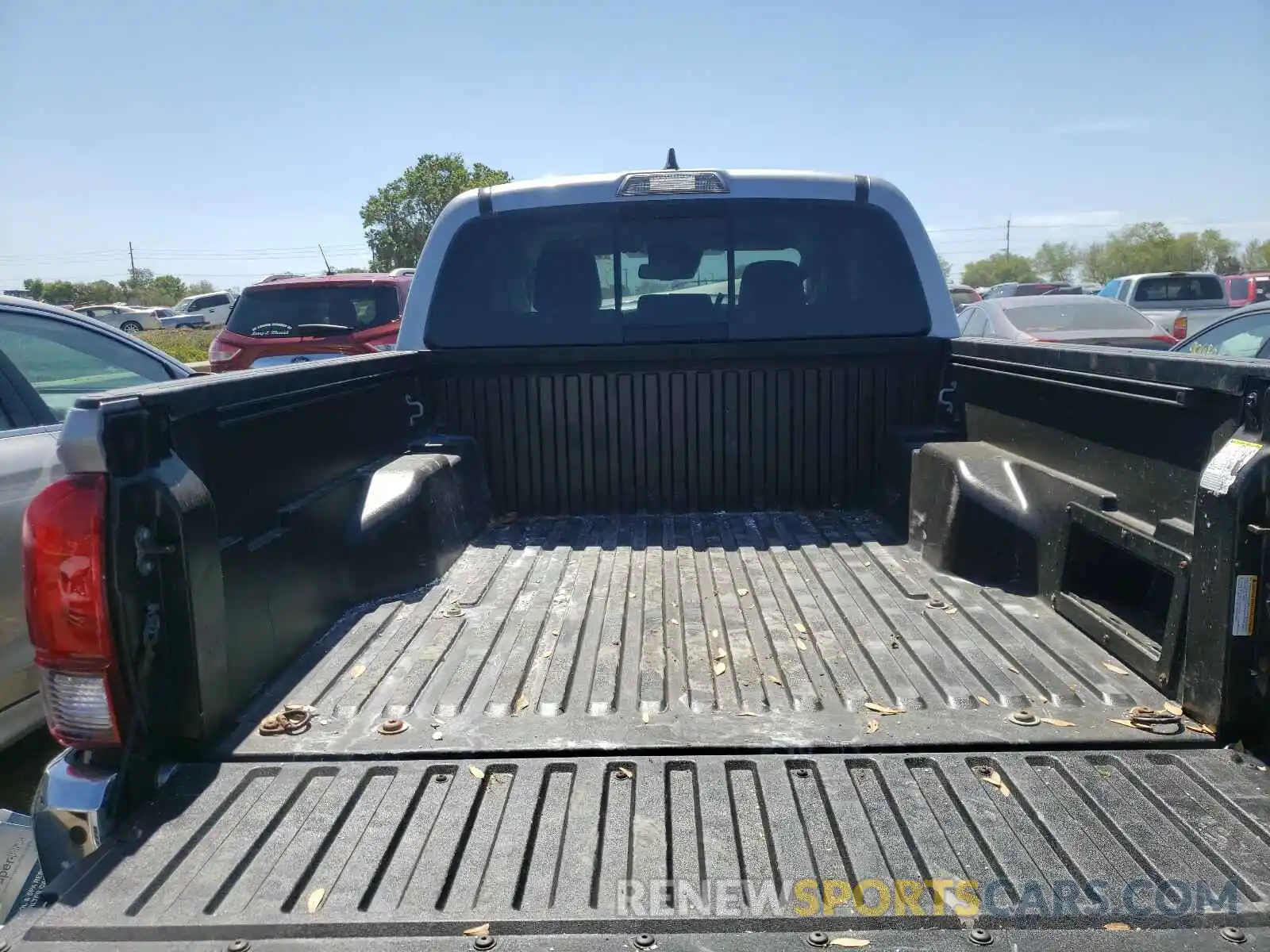 9 Photograph of a damaged car 3TMAZ5CN0KM093634 TOYOTA TACOMA 2019