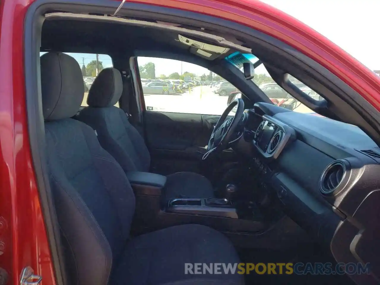 5 Photograph of a damaged car 3TMAZ5CN0KM094878 TOYOTA TACOMA 2019