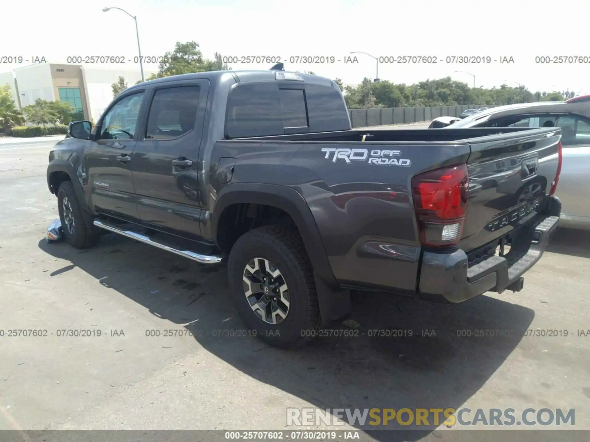 3 Фотография поврежденного автомобиля 3TMAZ5CN0KM098994 TOYOTA TACOMA 2019