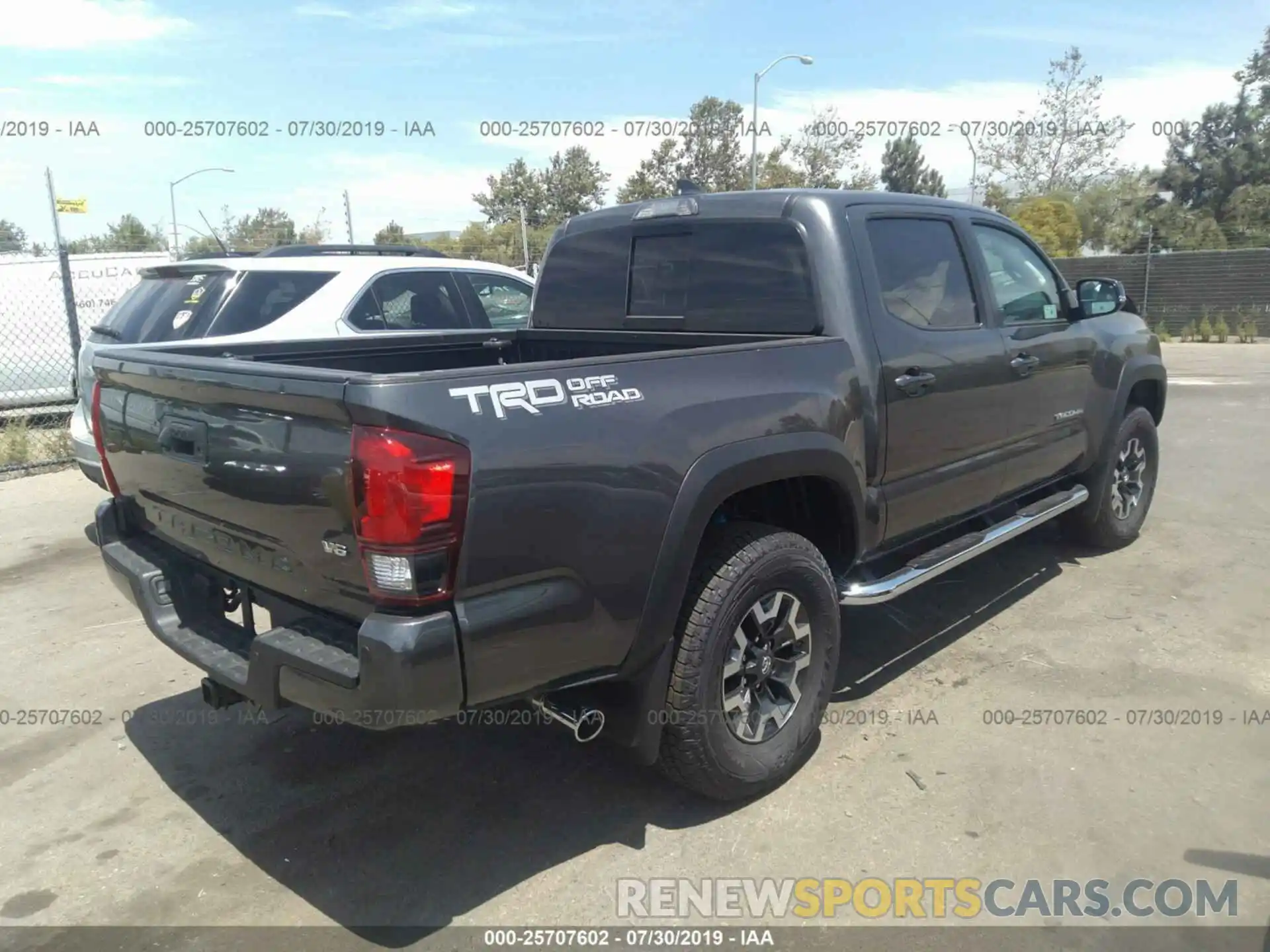 4 Фотография поврежденного автомобиля 3TMAZ5CN0KM098994 TOYOTA TACOMA 2019