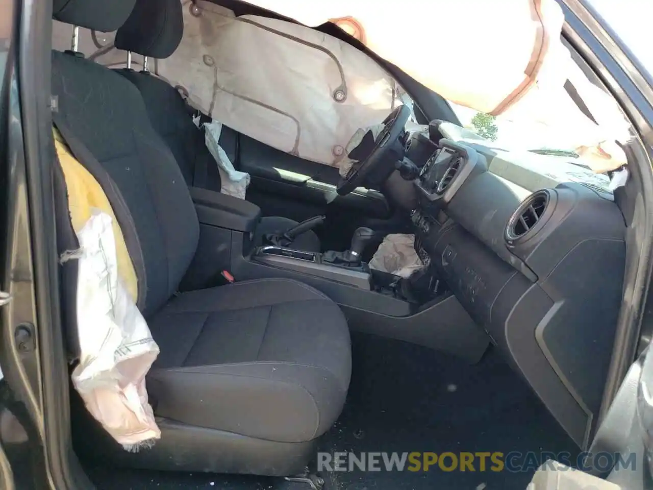 5 Photograph of a damaged car 3TMAZ5CN0KM101120 TOYOTA TACOMA 2019