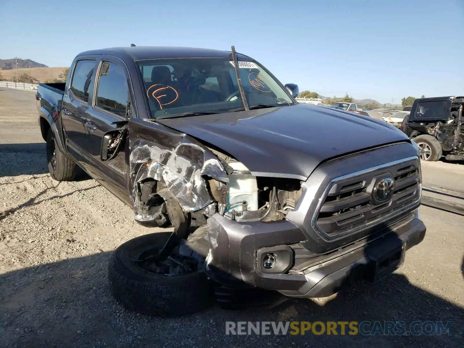 1 Photograph of a damaged car 3TMAZ5CN0KM102087 TOYOTA TACOMA 2019